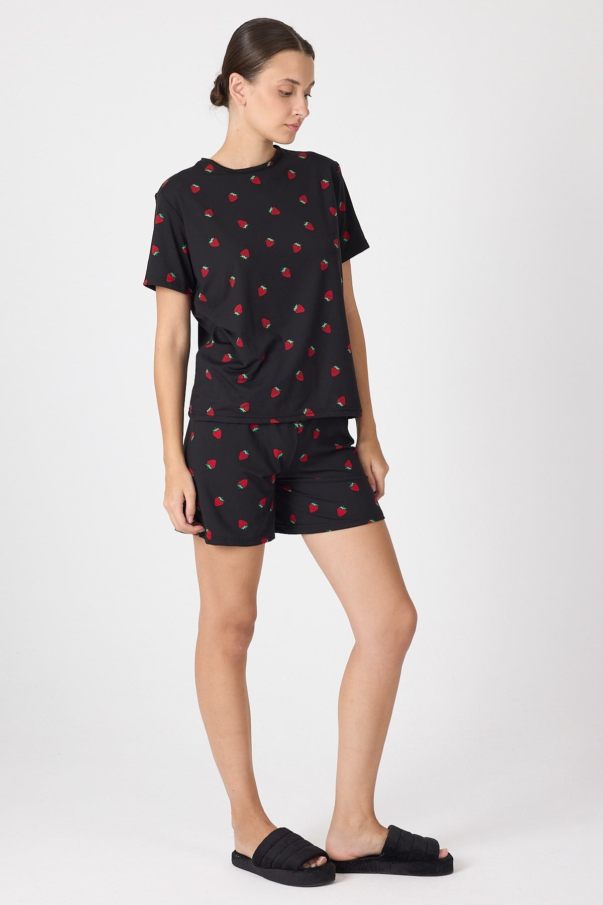 Siyah Çilek Desenli Kadın Pijama Takımı 3409