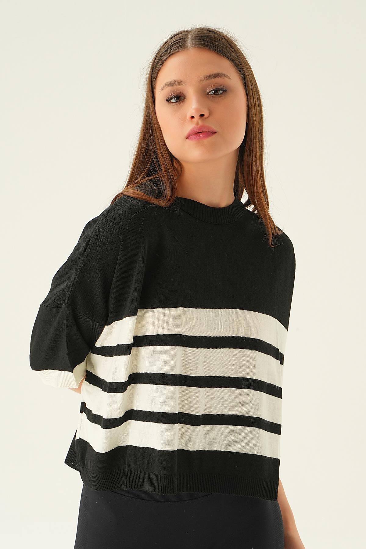 Siyah Çizgi Detay Oversize Tişört 1454
