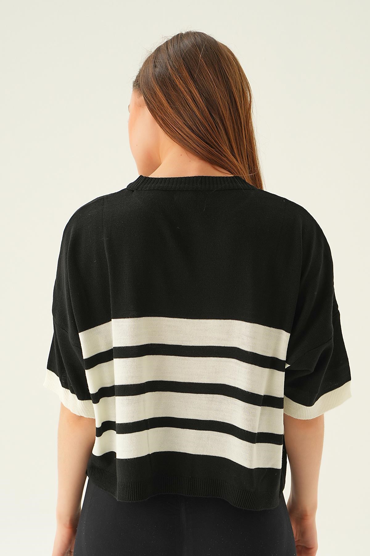 Siyah Çizgi Detay Oversize Tişört 1454