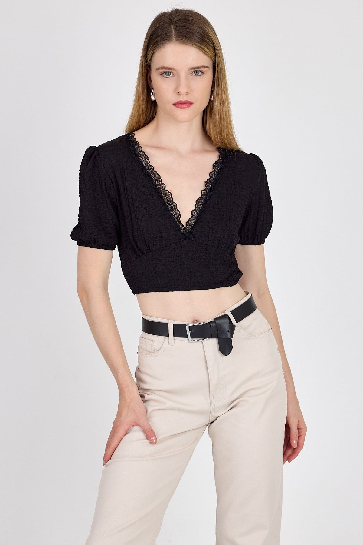 Siyah Dantel Detaylı Bürümcük Kumaş Crop Bluz 2231