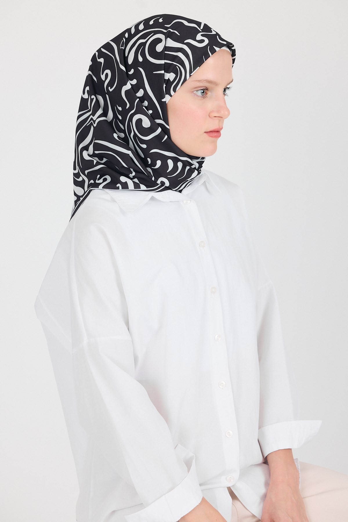 Siyah Desenli Eşarp 5694