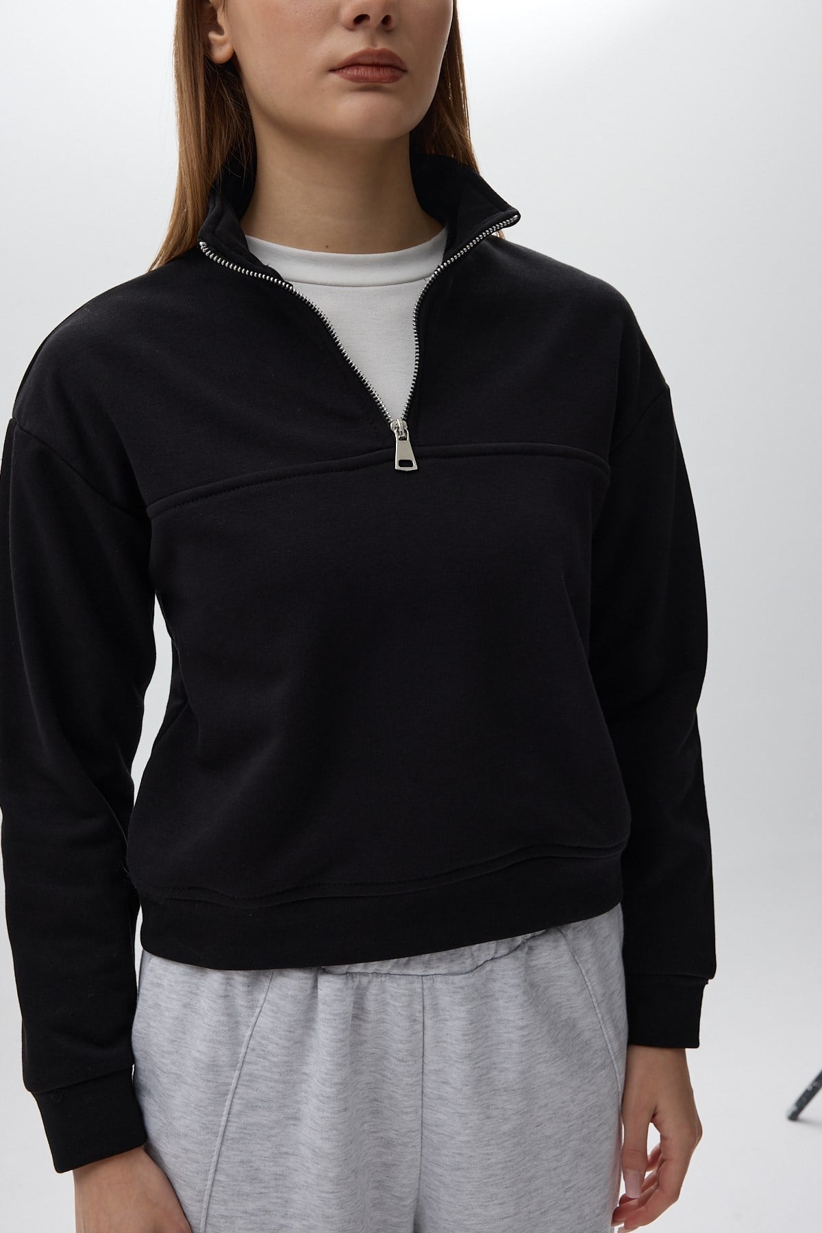 Siyah Dik Yaka Önü Fermuar Detaylı Kadın Sweatshirt 3110A