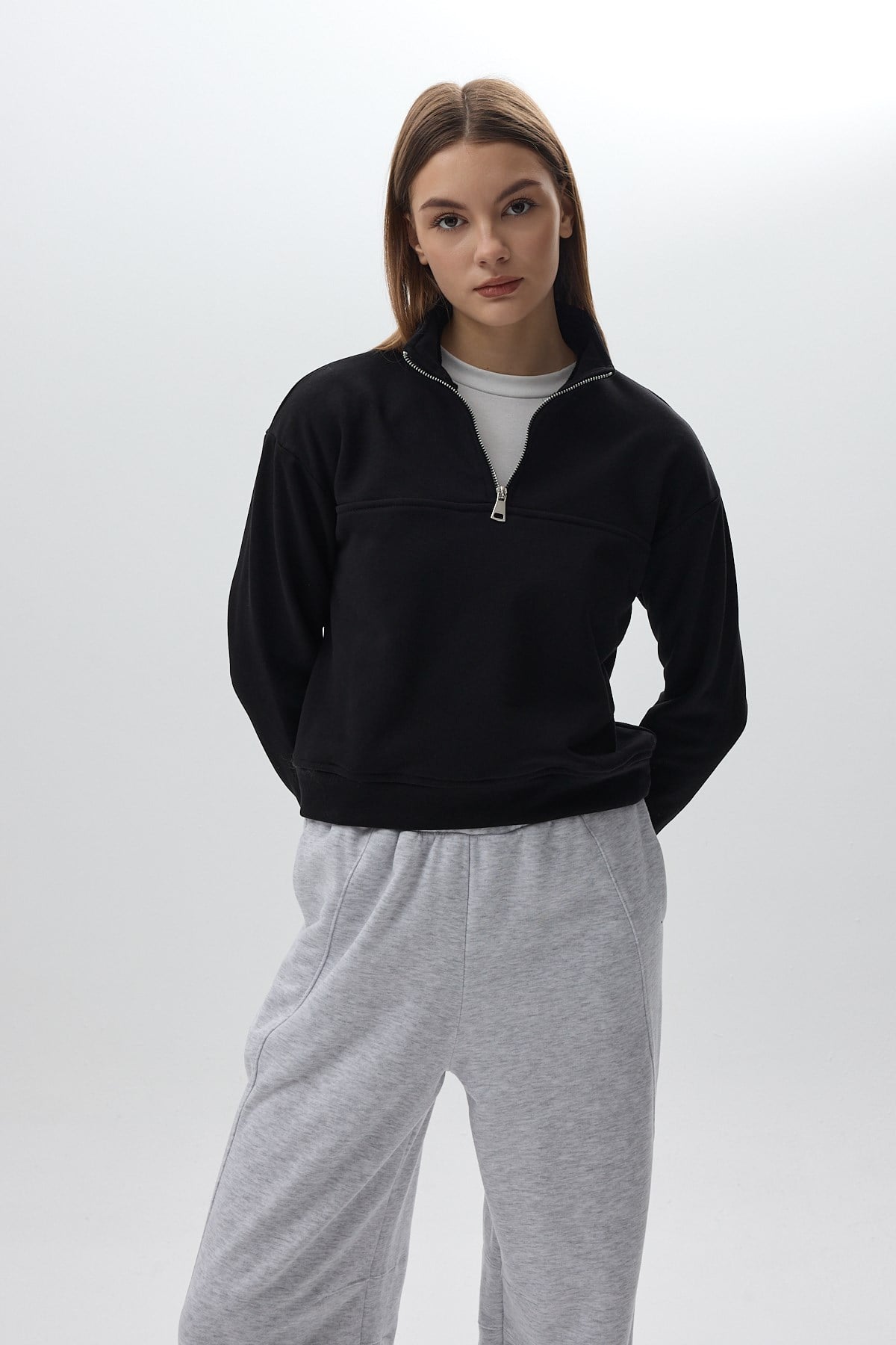 Siyah Dik Yaka Önü Fermuar Detaylı Kadın Sweatshirt 3110A