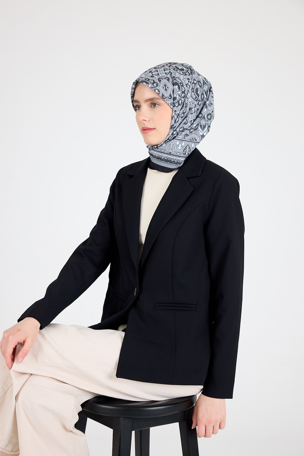 Siyah Etnik Desenli Eşarp 3013