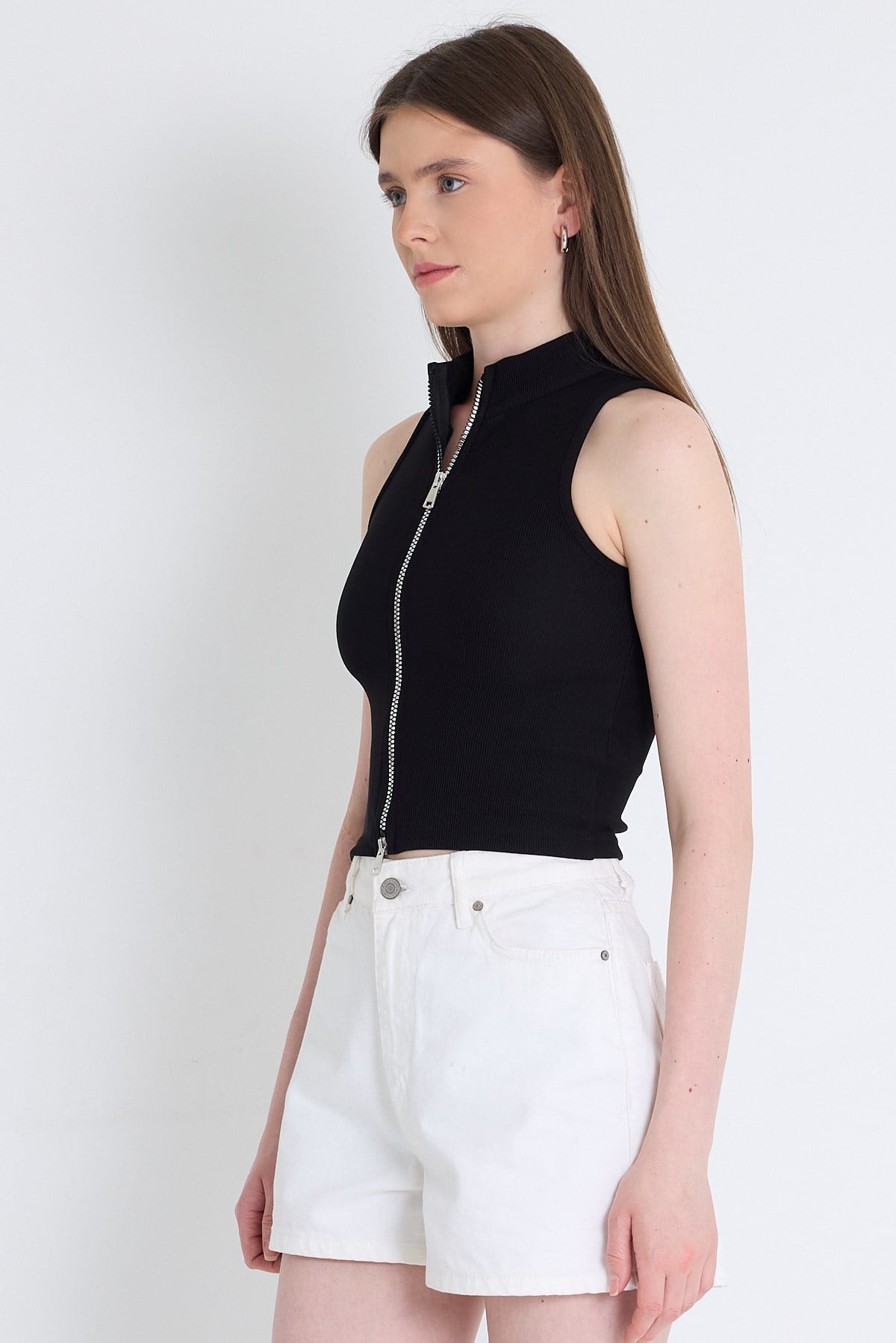 Siyah Fermuar Detaylı Kolsuz Crop Bluz 2226