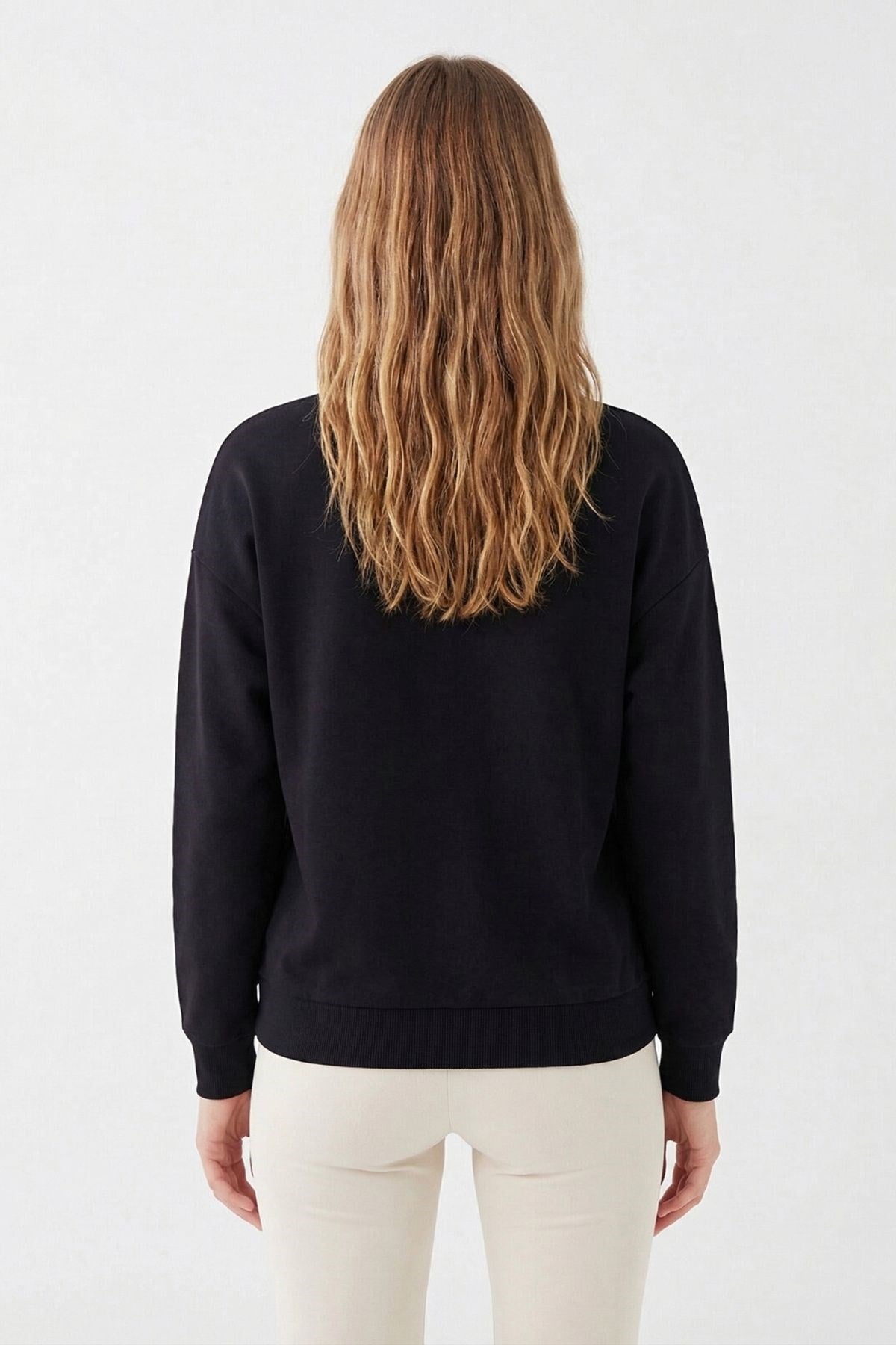 Siyah Göğüs Nakışlı Sweat 1021