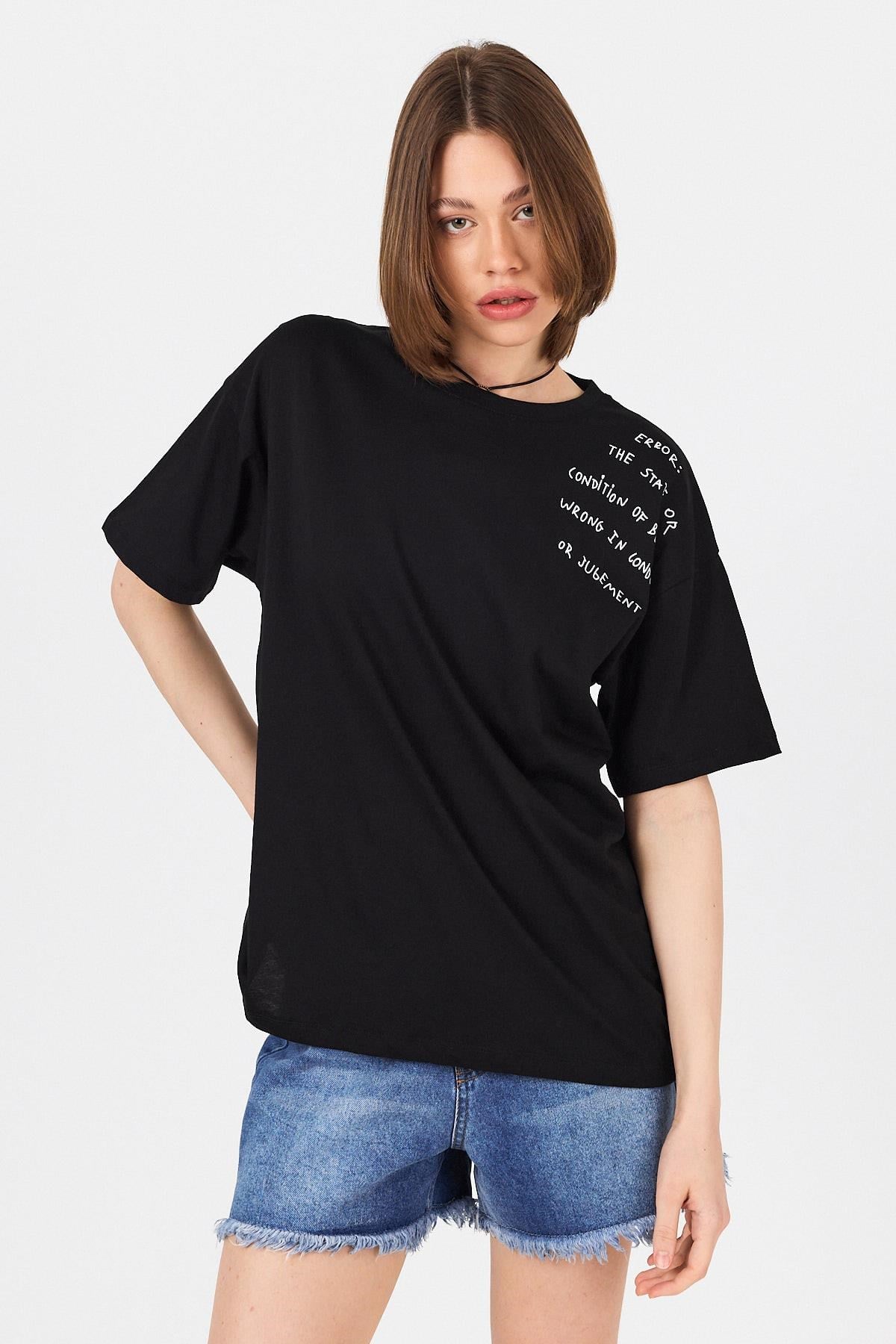 Siyah Göğüs Yazı Baskılı Pamuklu Oversize Tişört 2150-31M