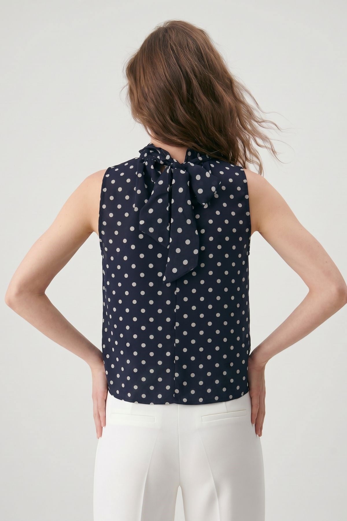Siyah Halter Yaka Puantiyeli Şifon Bluz 2932