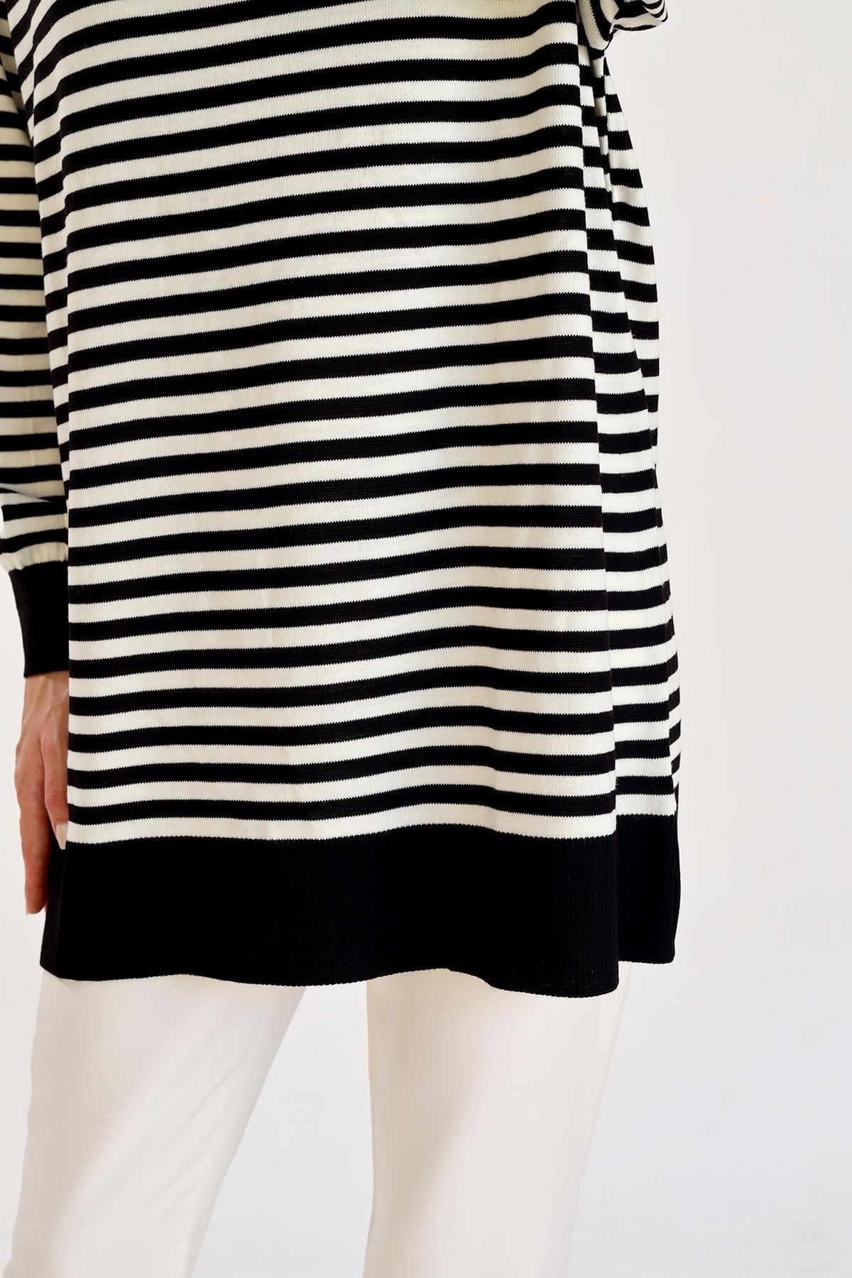 Siyah İnce Çizgi Polo Yaka Tunik 5345