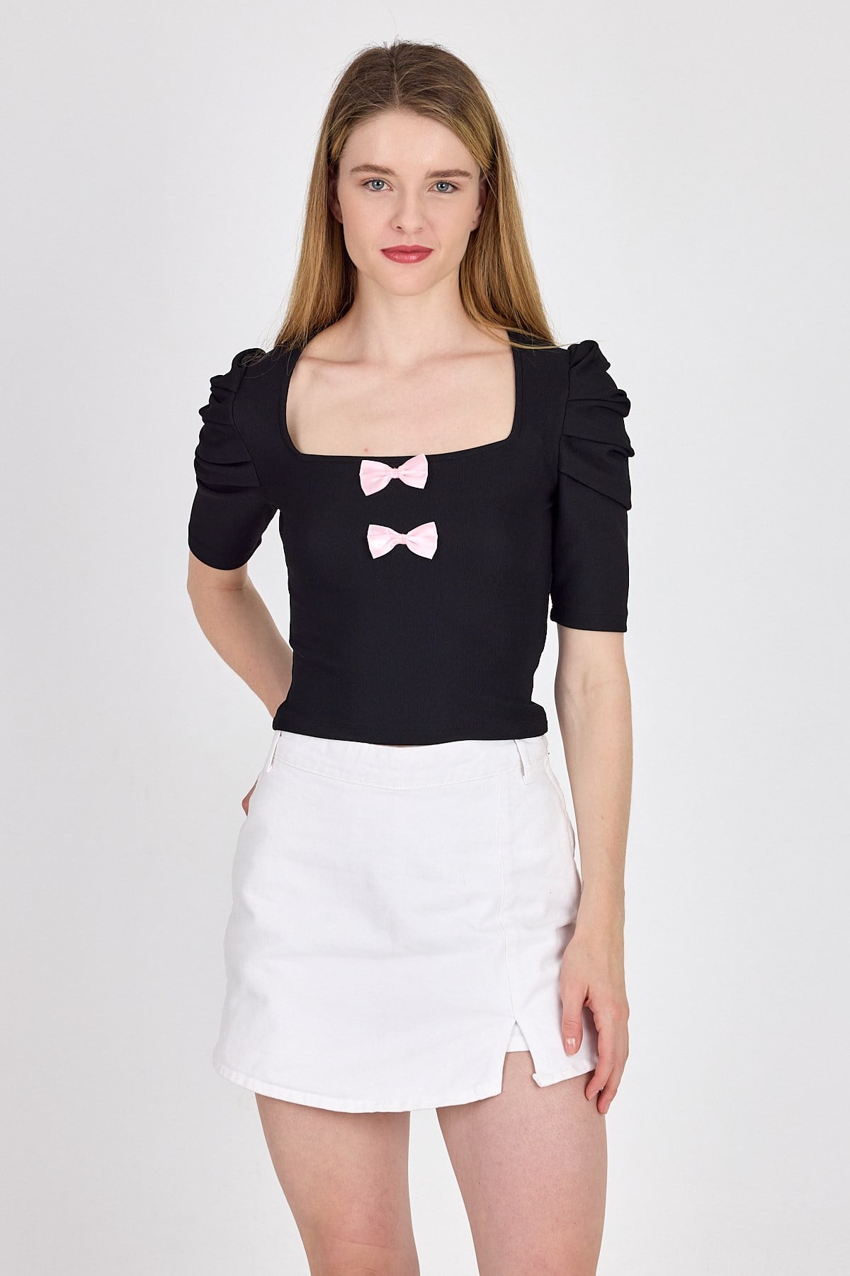 Siyah Kare Yaka Fiyonk DetaylI Crop Bluz 1349