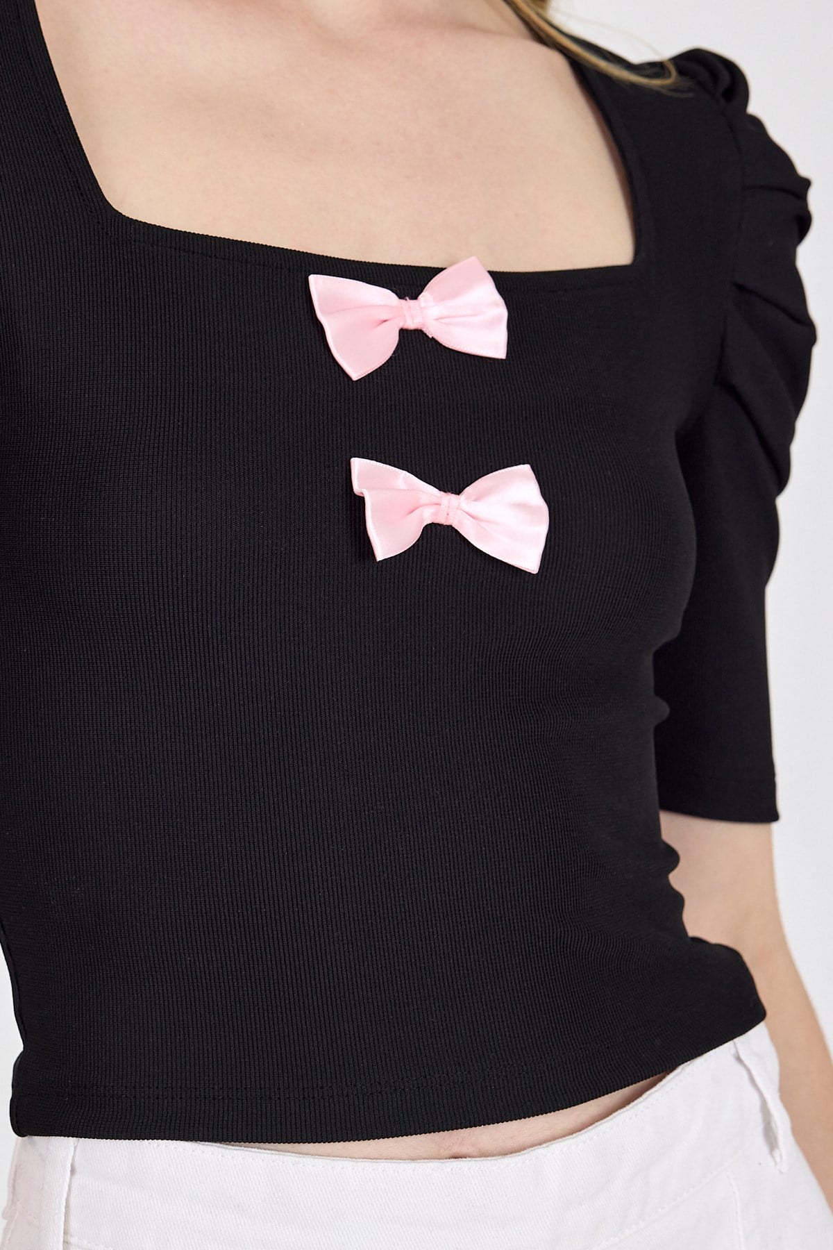 Siyah Kare Yaka Fiyonk DetaylI Crop Bluz 1349