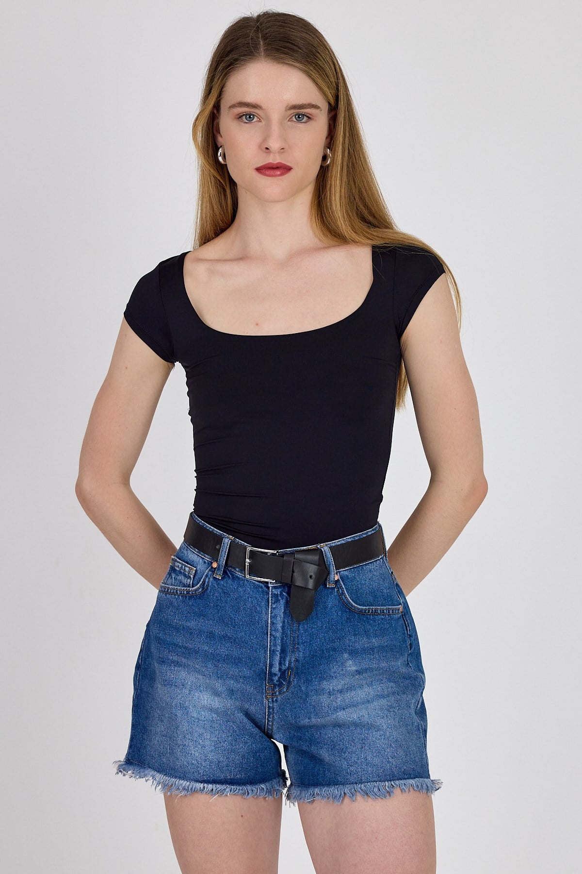 Siyah Kare Yaka Kısa Kol Body 3116