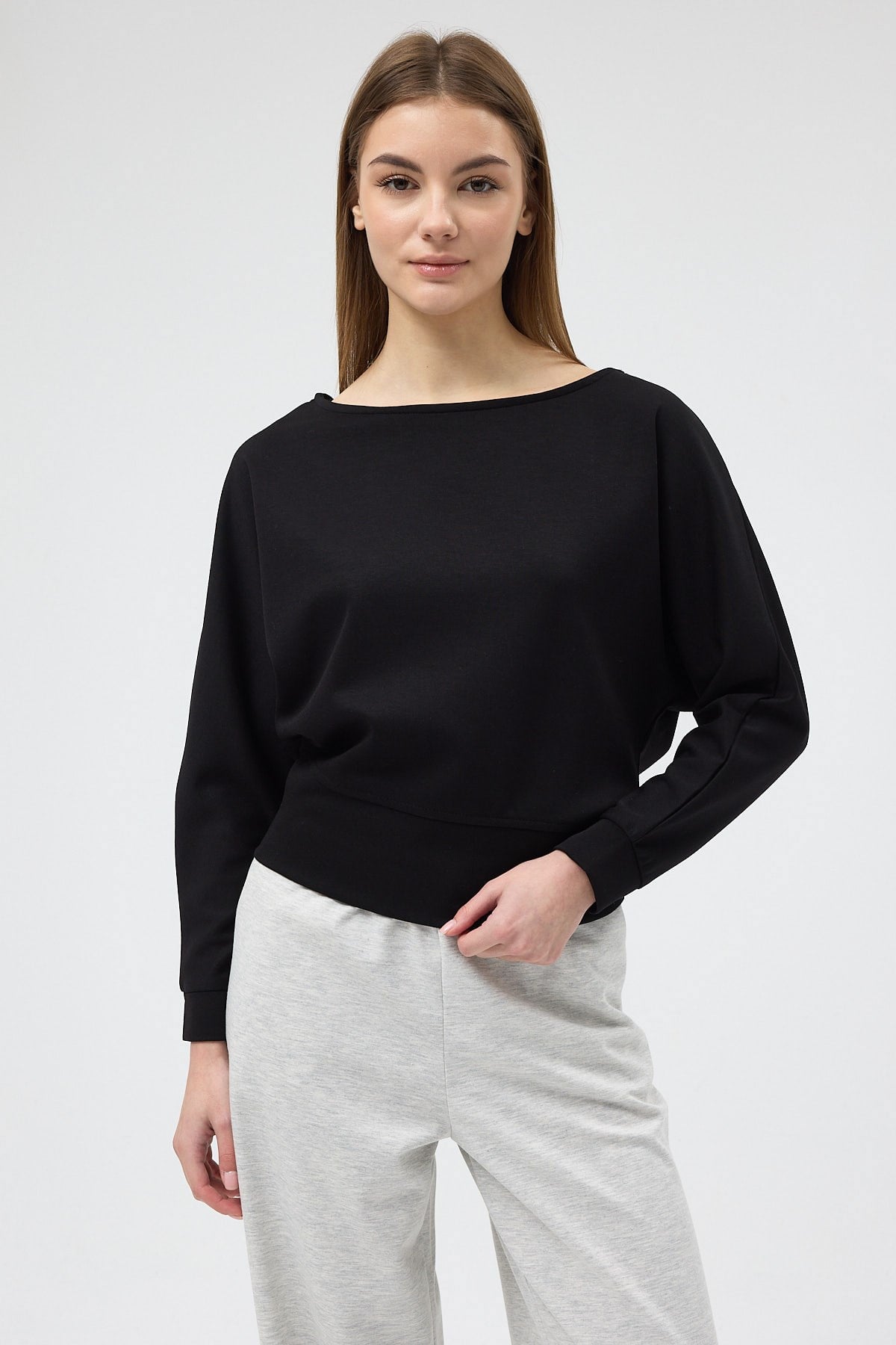 Siyah Kayık Yaka Yarasa Kol Büzgülü Bluz 8316A