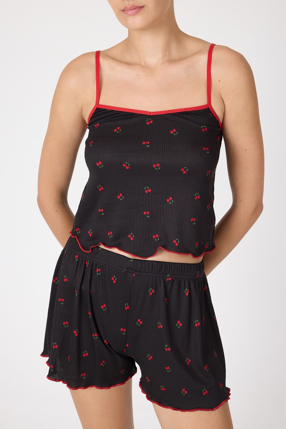 Siyah Kiraz Desenli Şortlu Pijama Takımı 3415