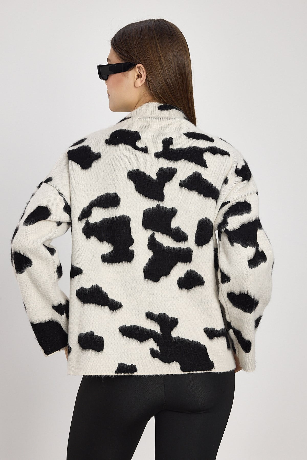 Siyah-Krem Şardonlu Dik Yaka Leopar Kazak 24371
