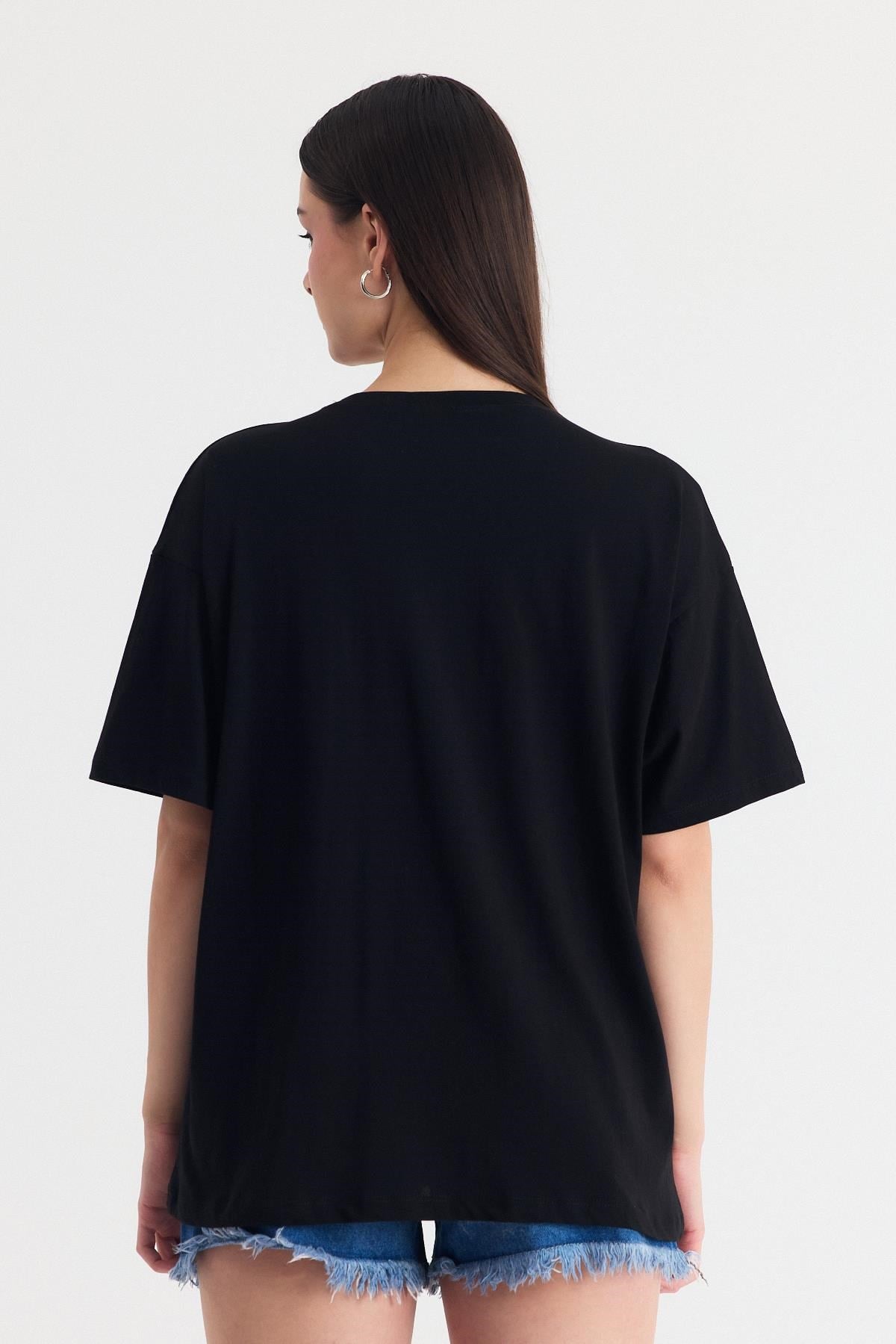 Siyah Nakış Detay Oversize Tişört 2150-21