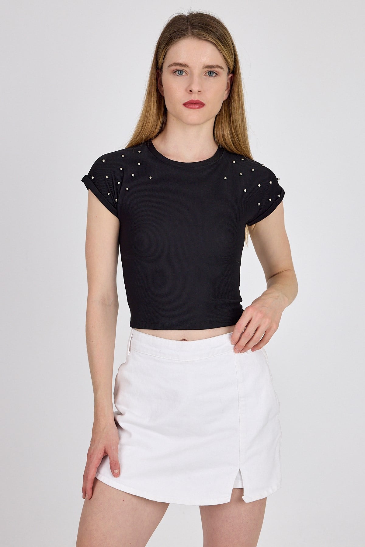 Siyah Omuz Boncuk Detaylı Slim Fit Crop Tişört 9208M