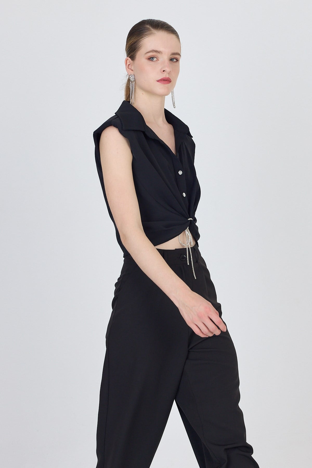 Siyah Ön Bağlama Detaylı Crop Bluz 241188