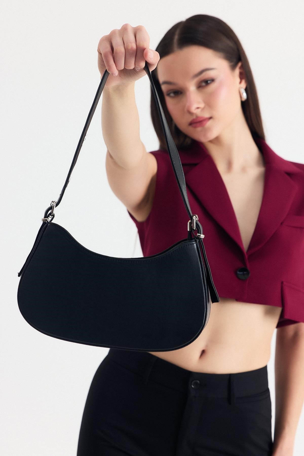 Siyah Oval Baget Çanta 3001