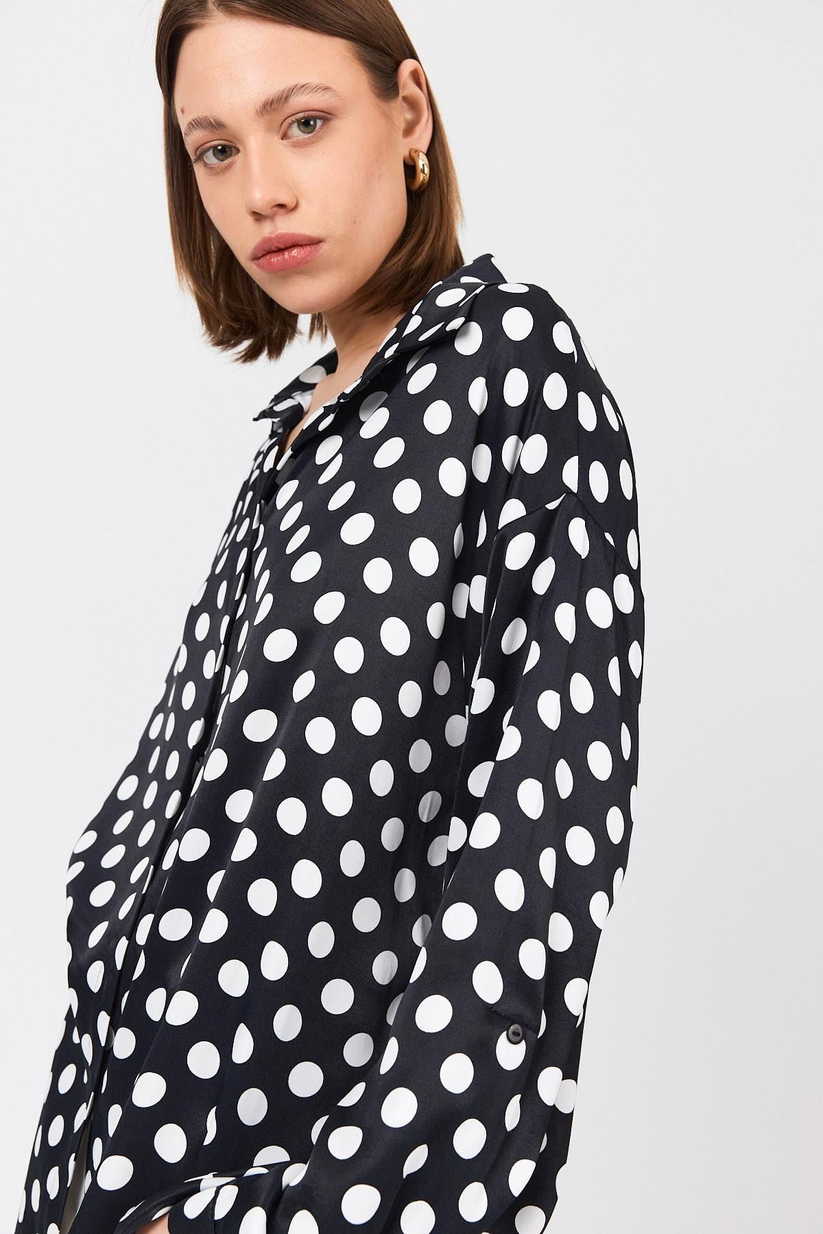 Siyah Puantiye Desen Oversize Saten Gömlek 9411