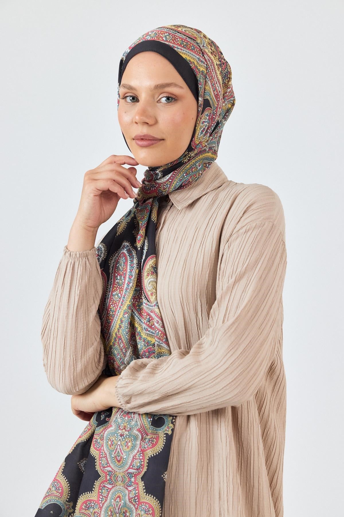 Siyah Retro Desenli Şal 4002