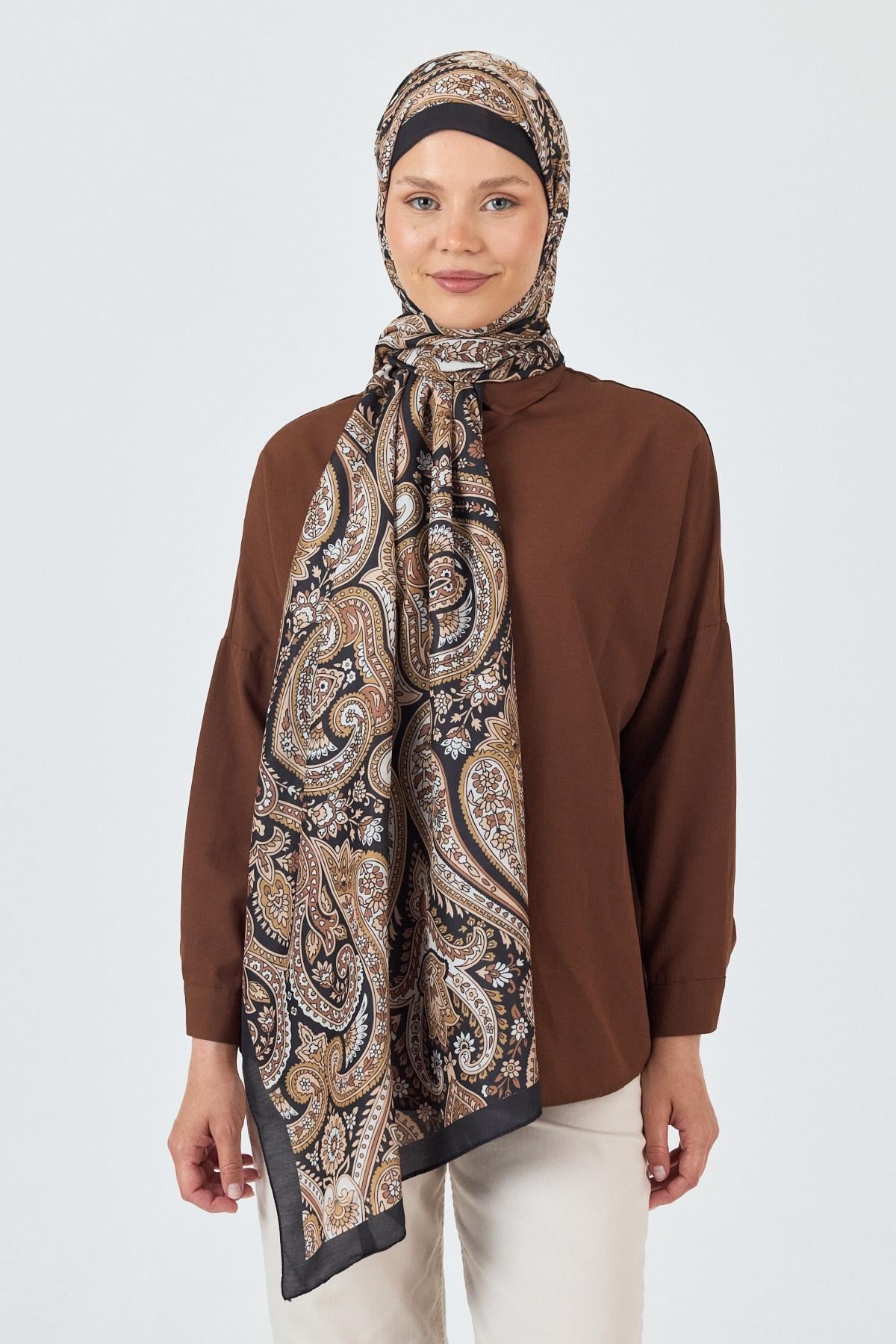 Siyah Retro Desenli Şal 4004