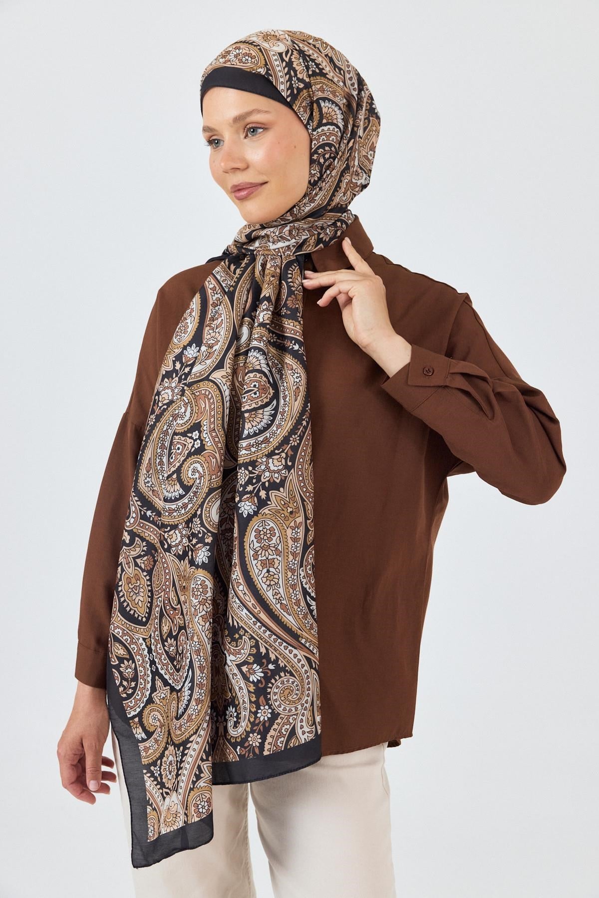 Siyah Retro Desenli Şal 4004