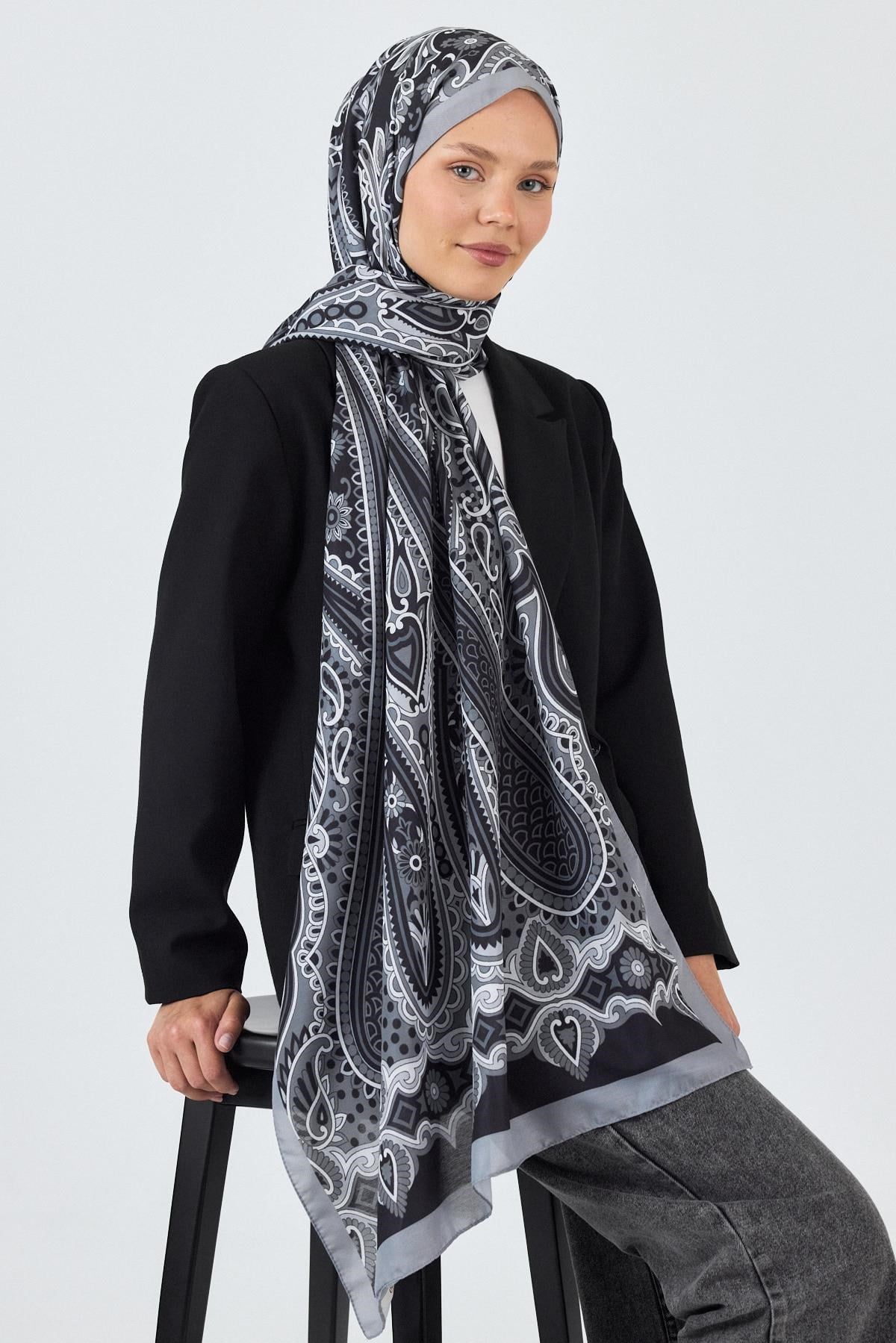 Siyah Retro Desenli Şal 5684