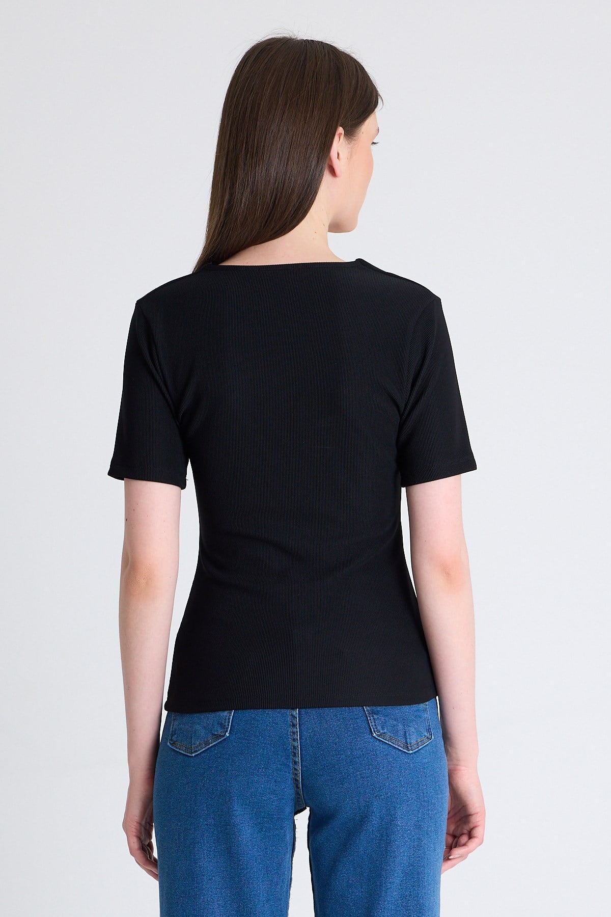Siyah V Yaka Aksesuar Detaylı Slim Fit Tişört 9206M