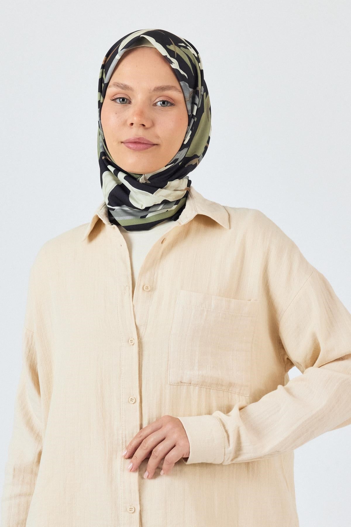 Siyah Yaprak Desenli Eşarp 3004