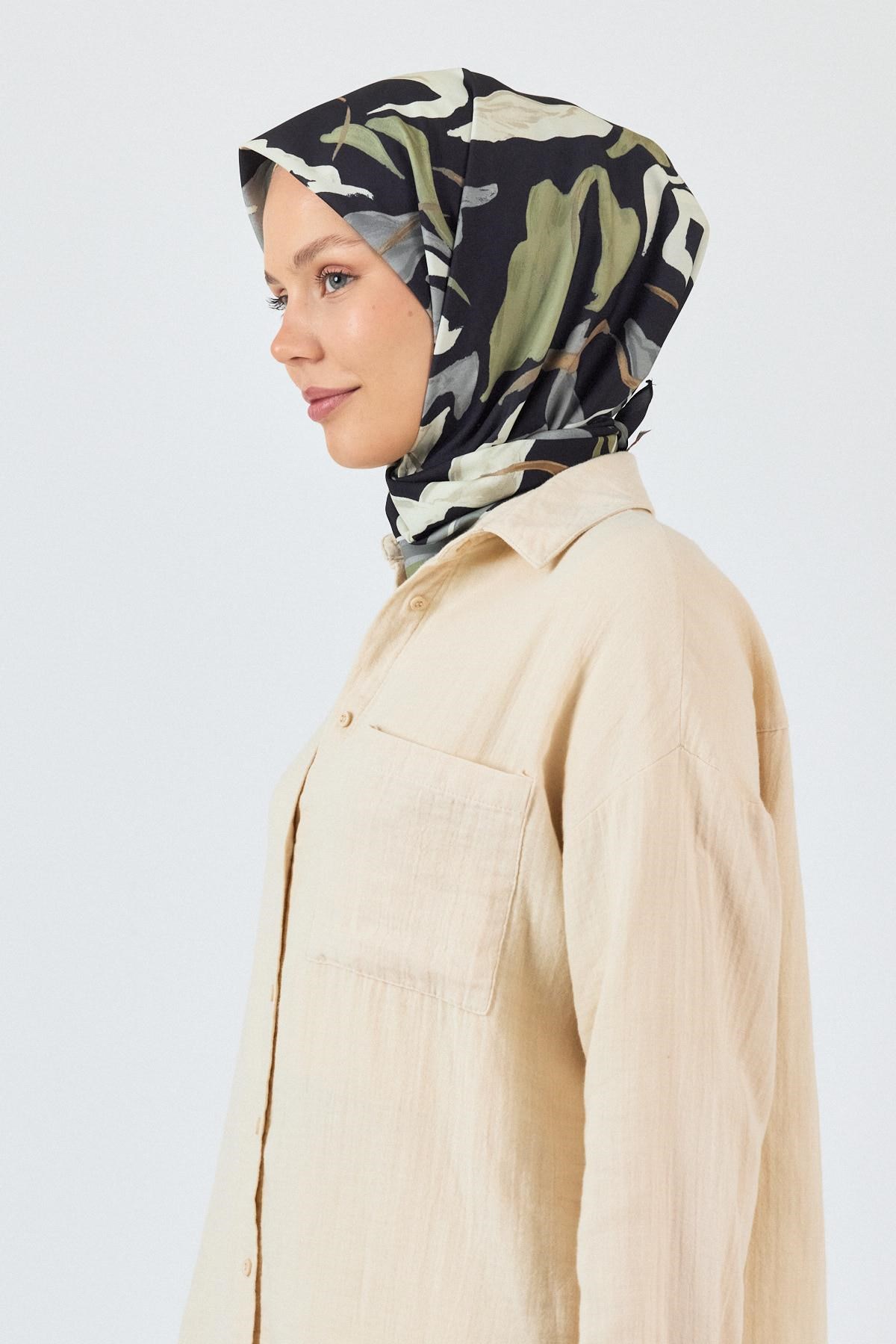 Siyah Yaprak Desenli Eşarp 3004