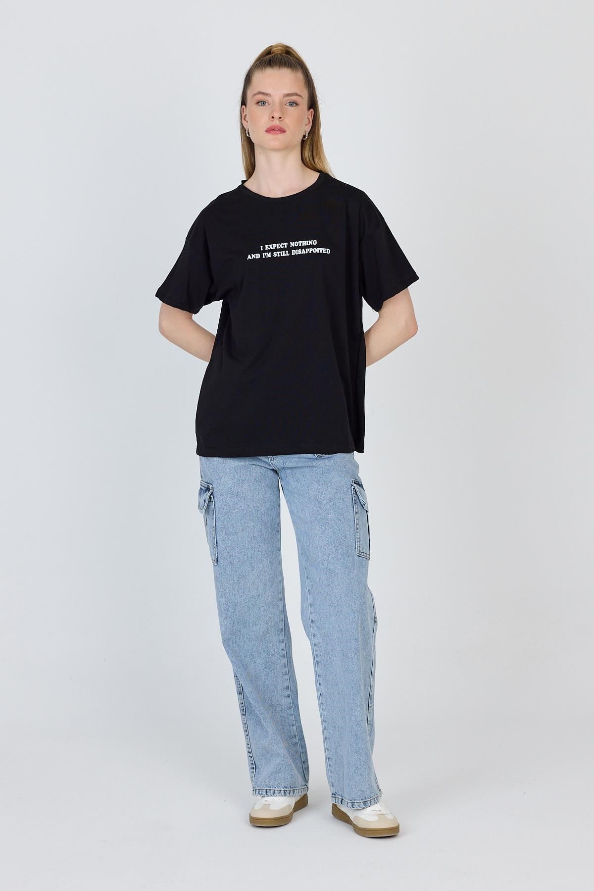 Siyah Yazı Baskılı %100 Pamuk Oversize Tişört 2150-8M
