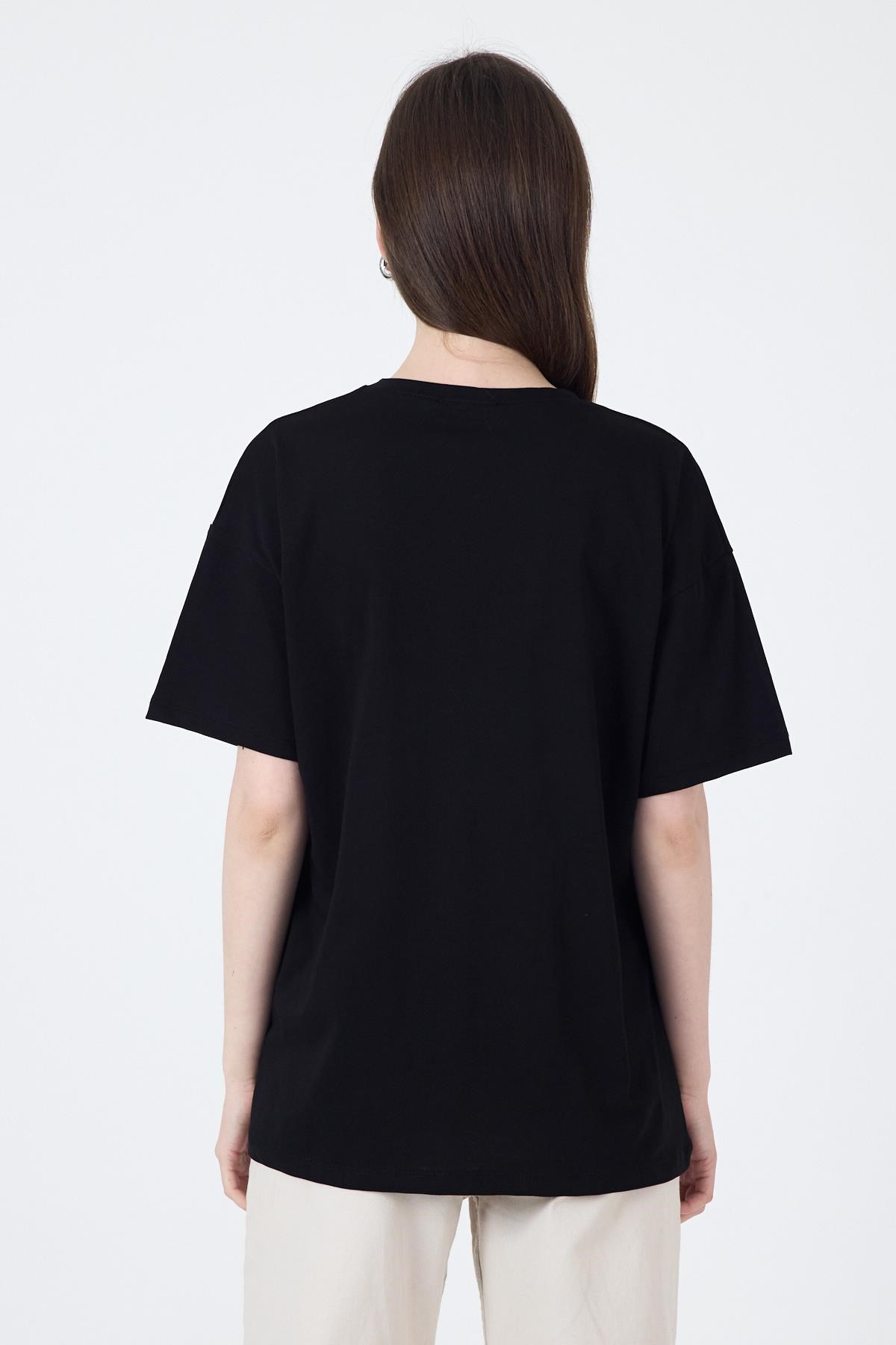 Siyah Yazı Baskılı Oversize Pamuklu Tişört 2150-5M