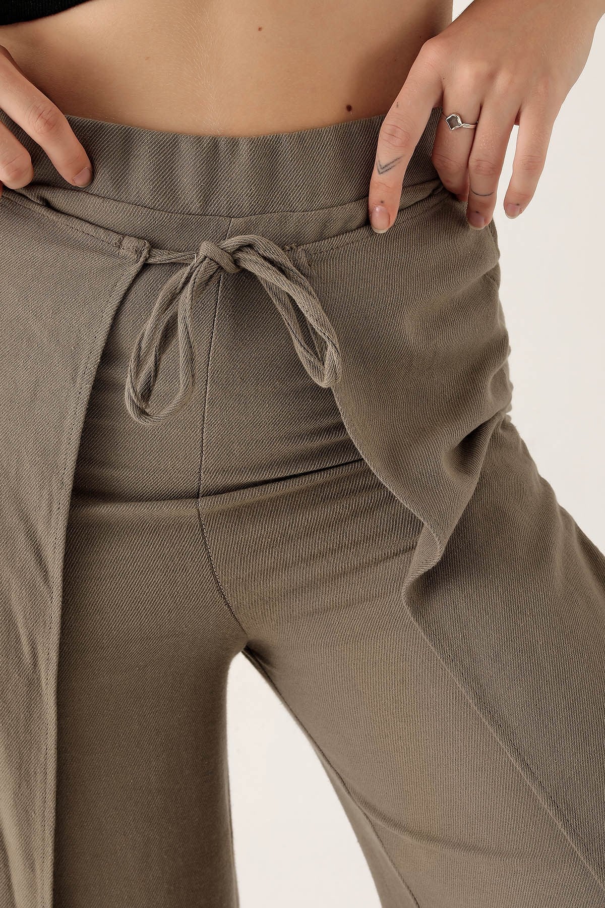 Yırtmaç Detay Bol Bayan Pantolon - 4044 Olive Yeşili