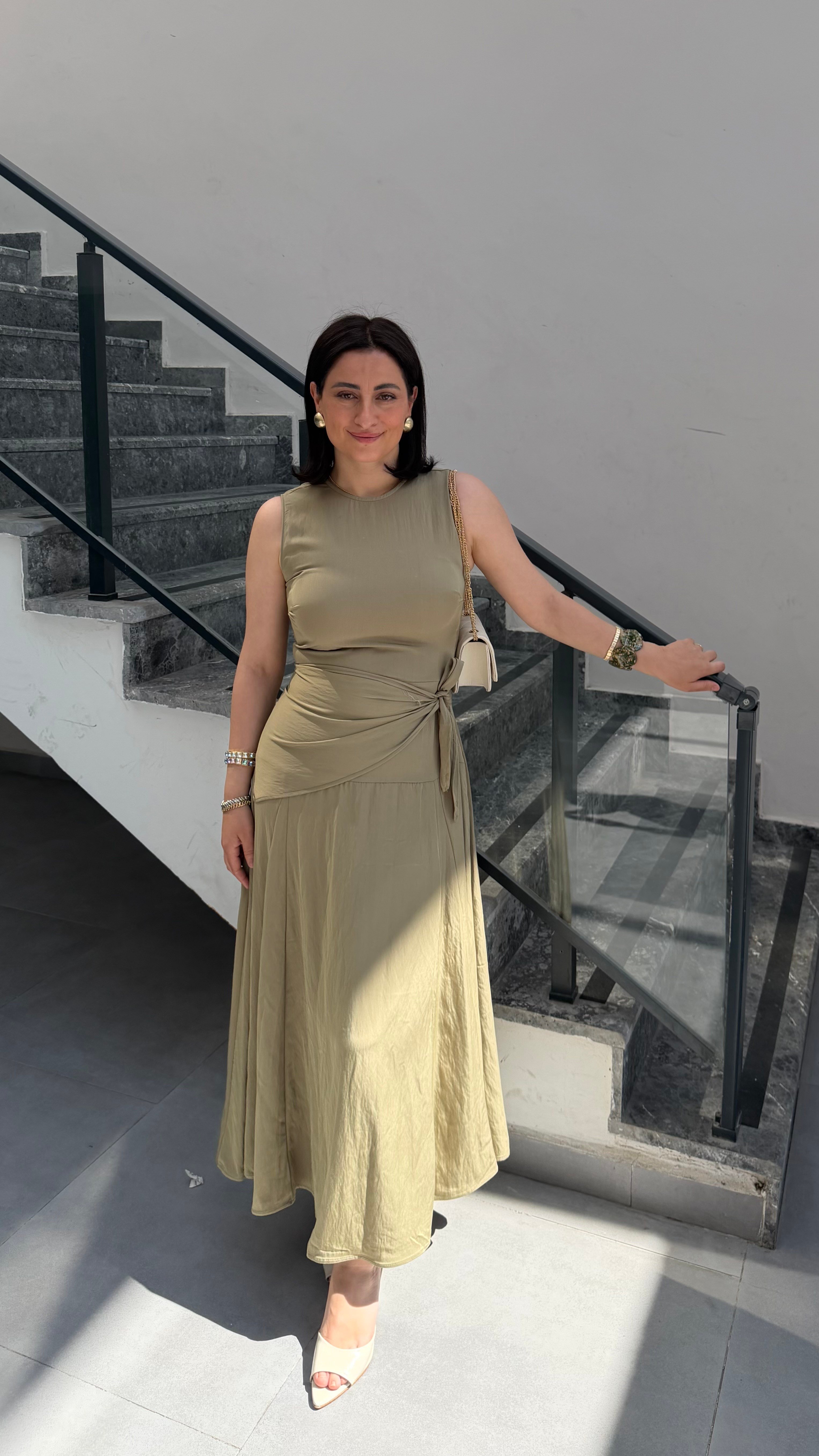 BEL KUŞAKLI VOLANLI TENSEL ELBİSE YAĞ YEŞİLİ