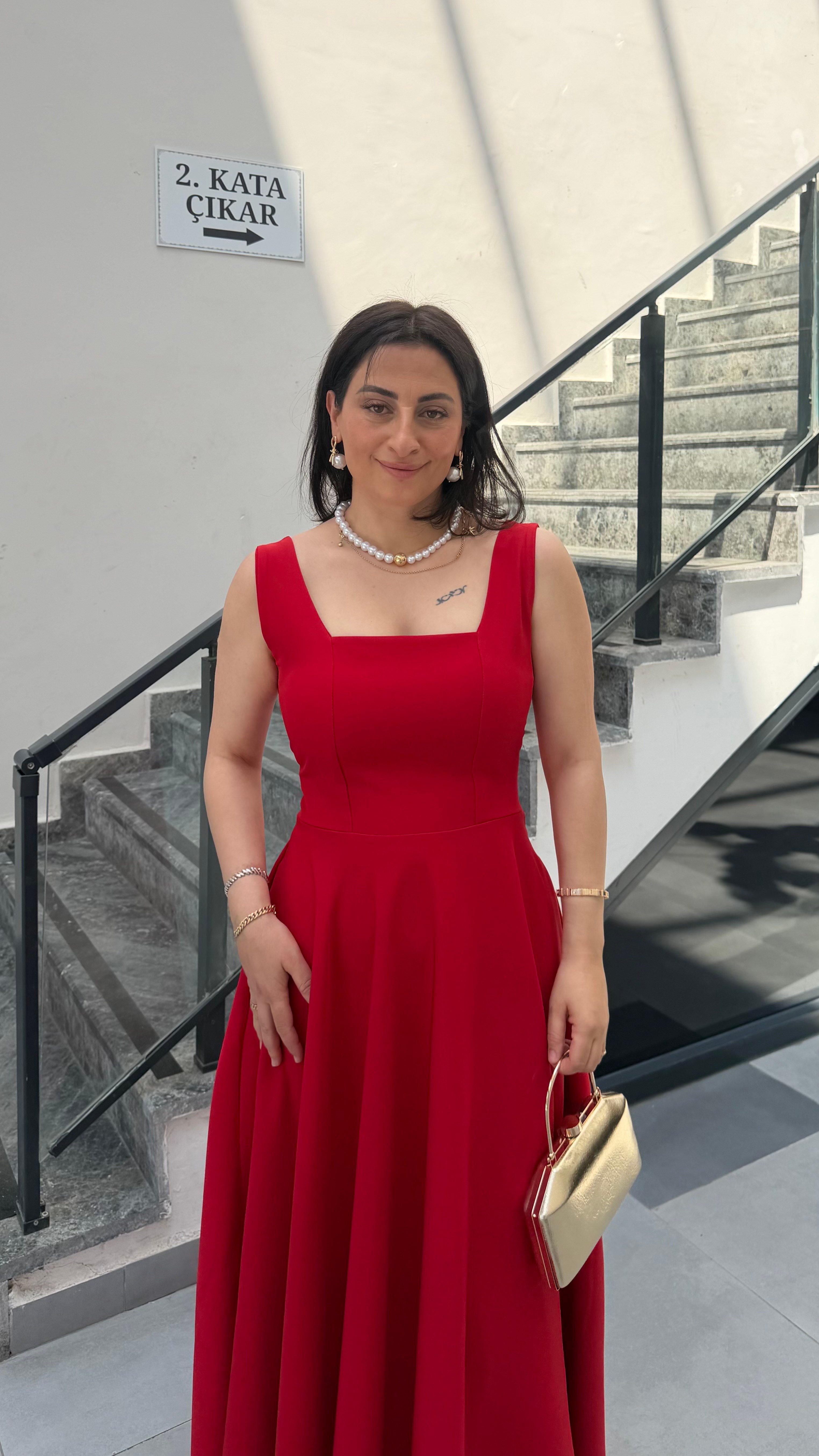 KARE YAKA VOLÜMLÜ ELBİSE KIRMIZI