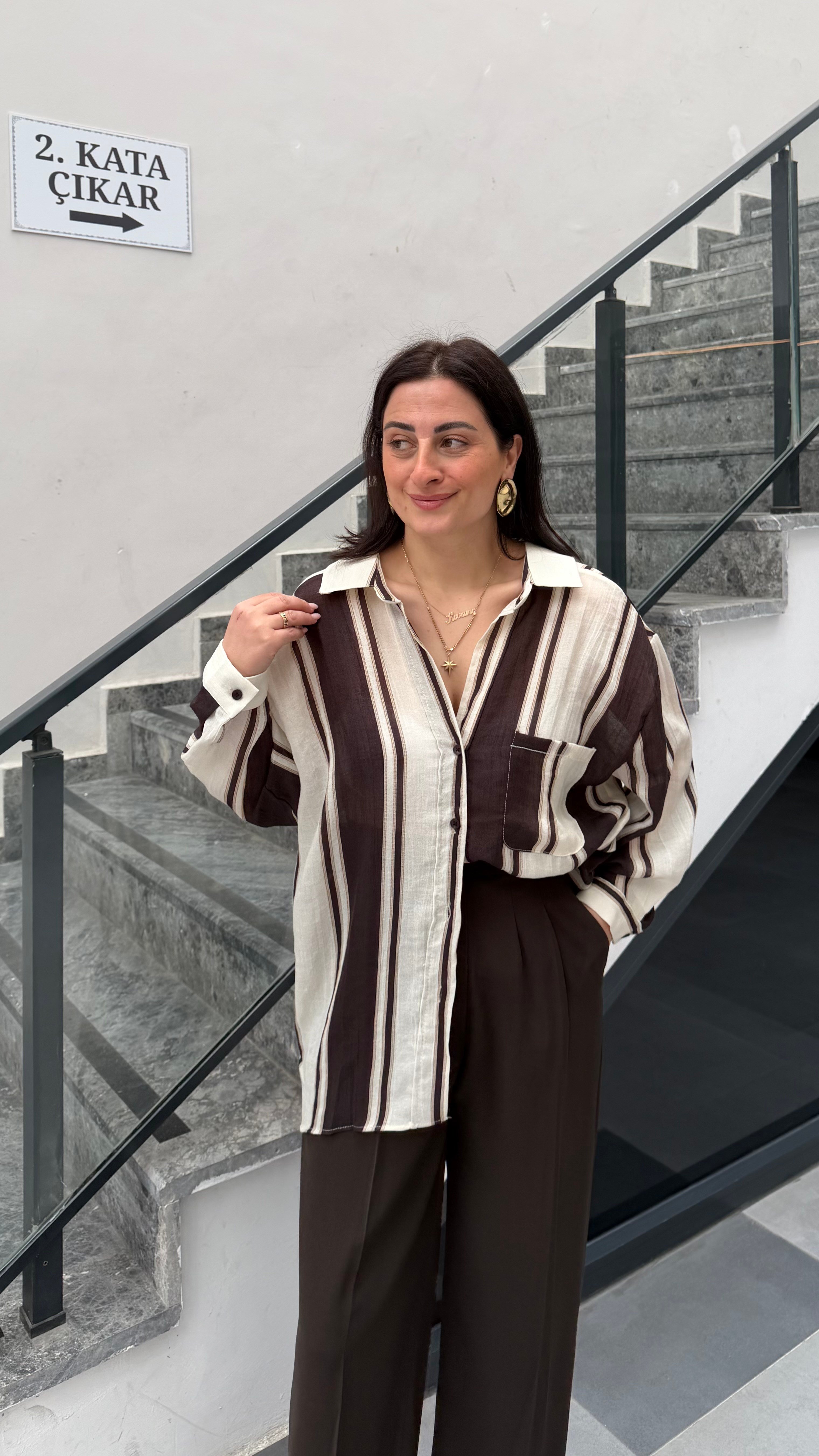 KAHVE ÇİZGİLİ NATÜR KUMAŞ GÖMLEK