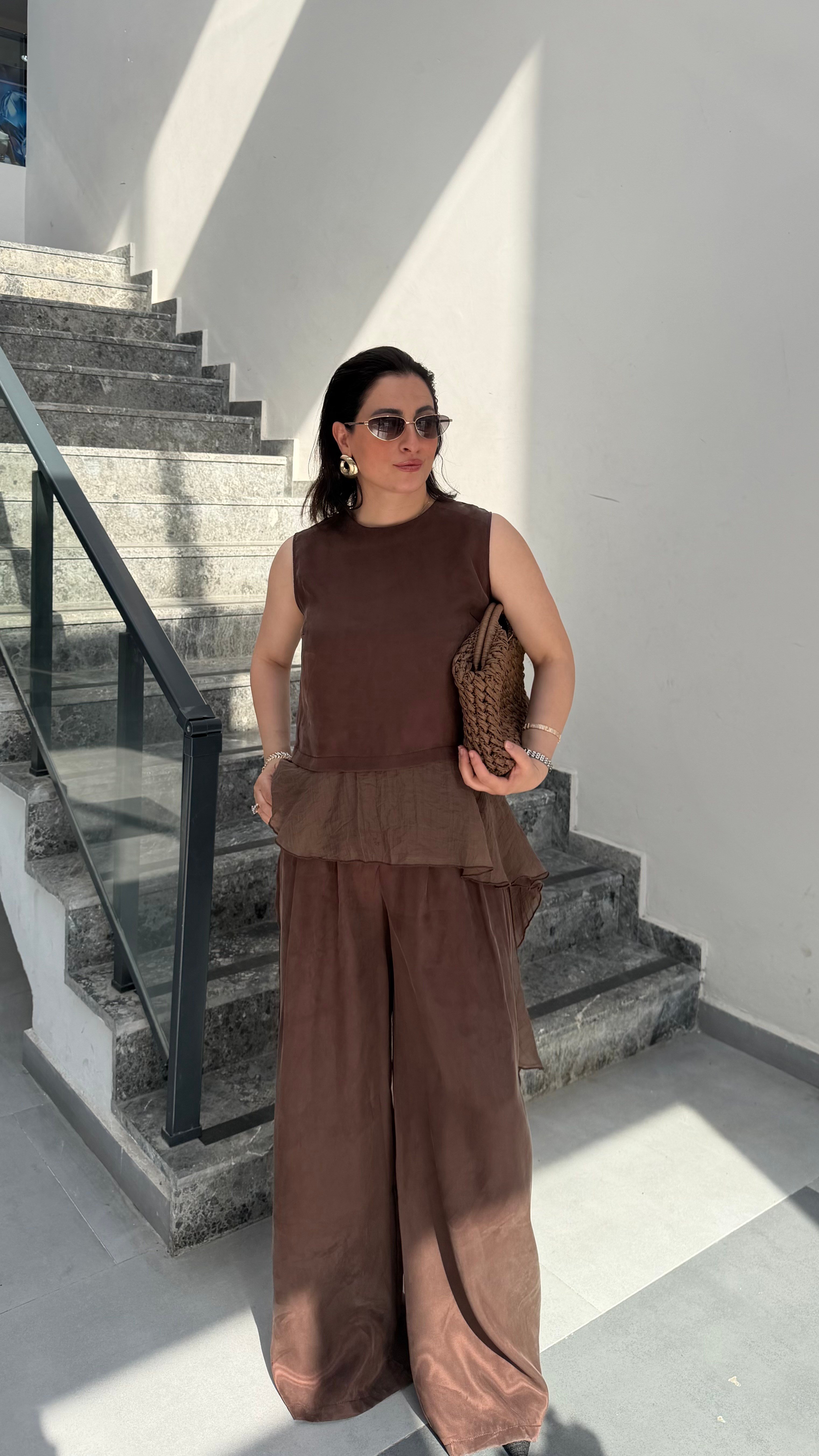KAHVERENGİ GARNİLİ BLUZ TAKIM