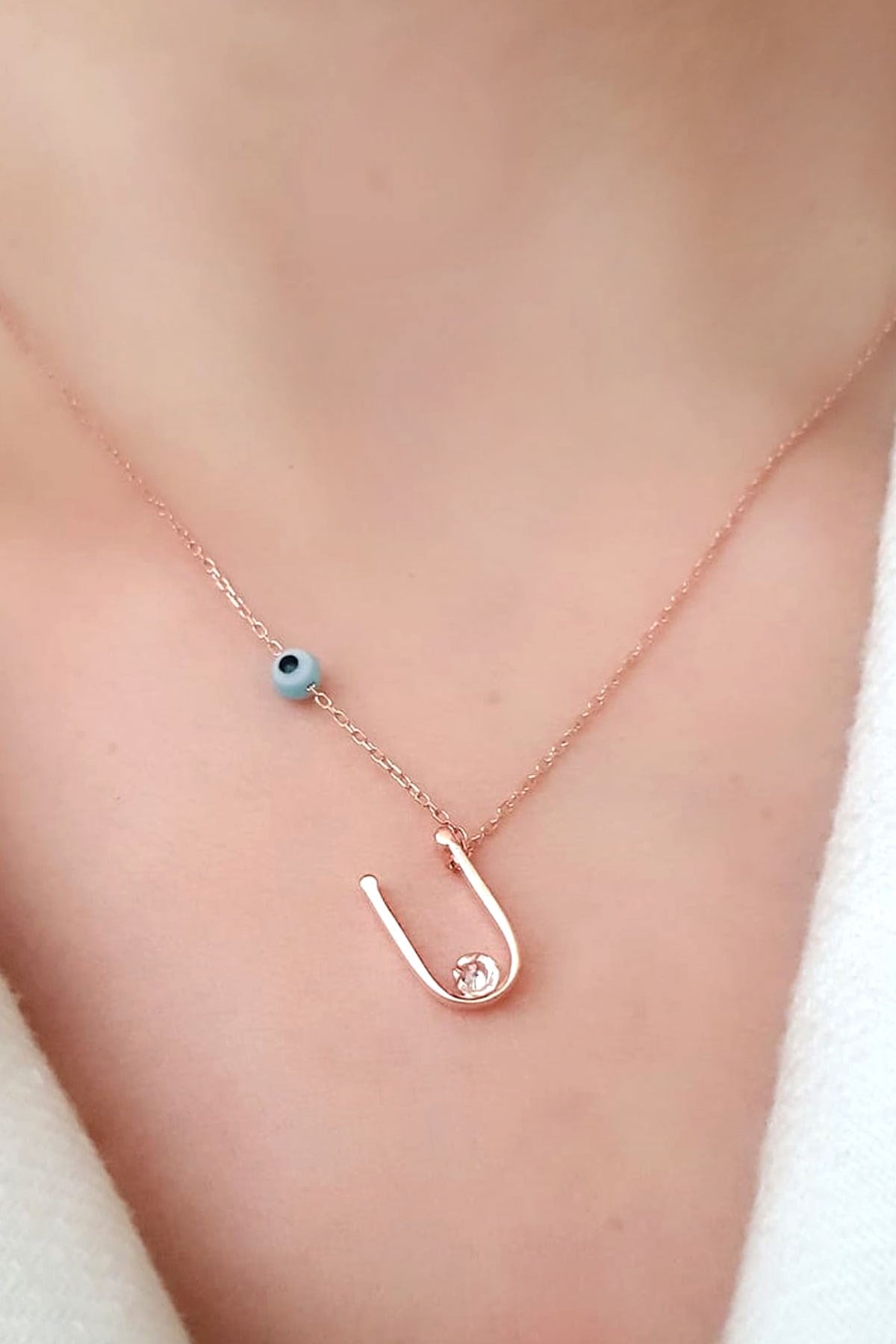 Nazar boncuklu ve zirkon taş detaylı gümüş rose ü harfi  kolye