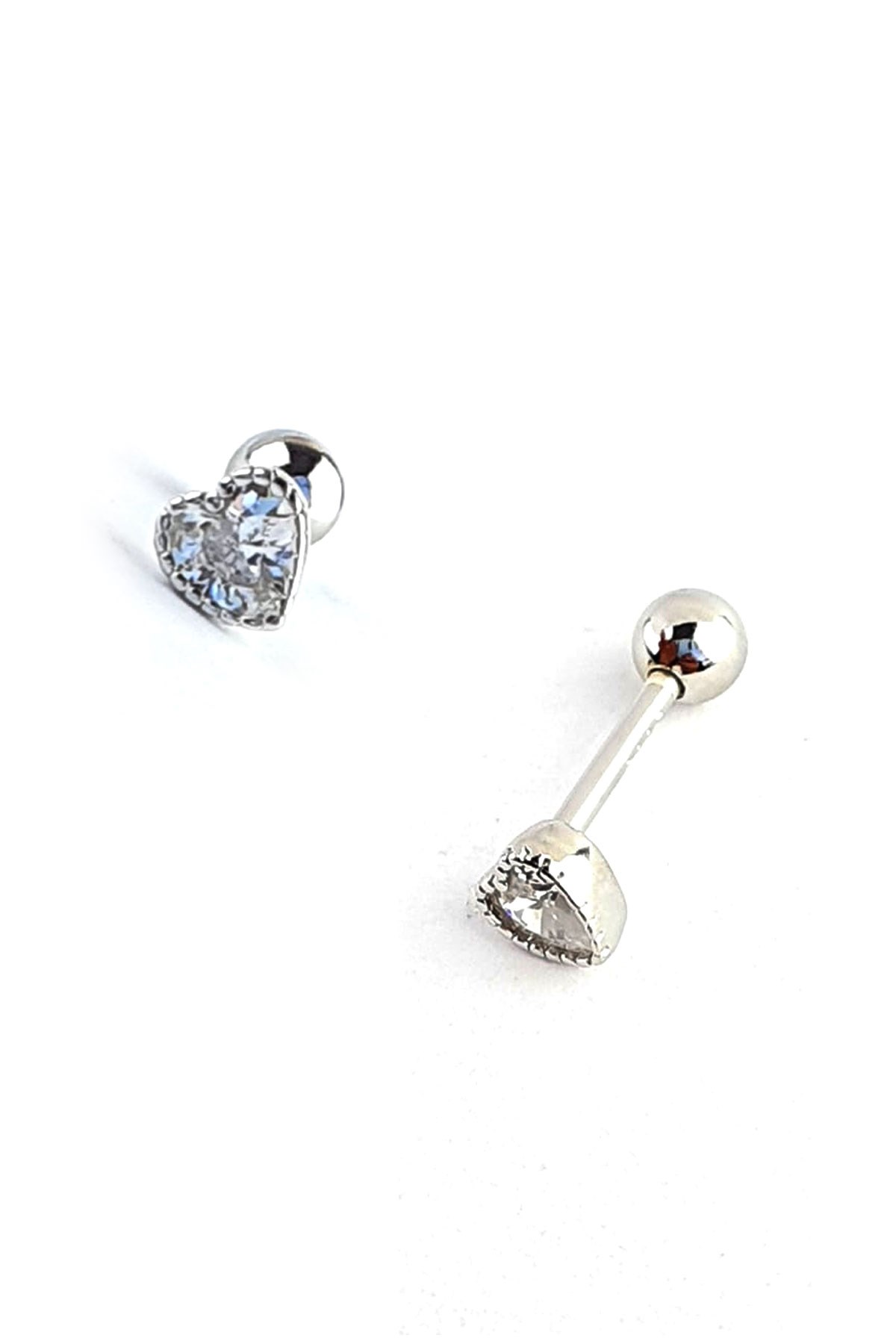Pırlanta Parlaklığında Zirkon Taşlı 925ayar Gümüş Kalp Figürlü Tragus Piercing