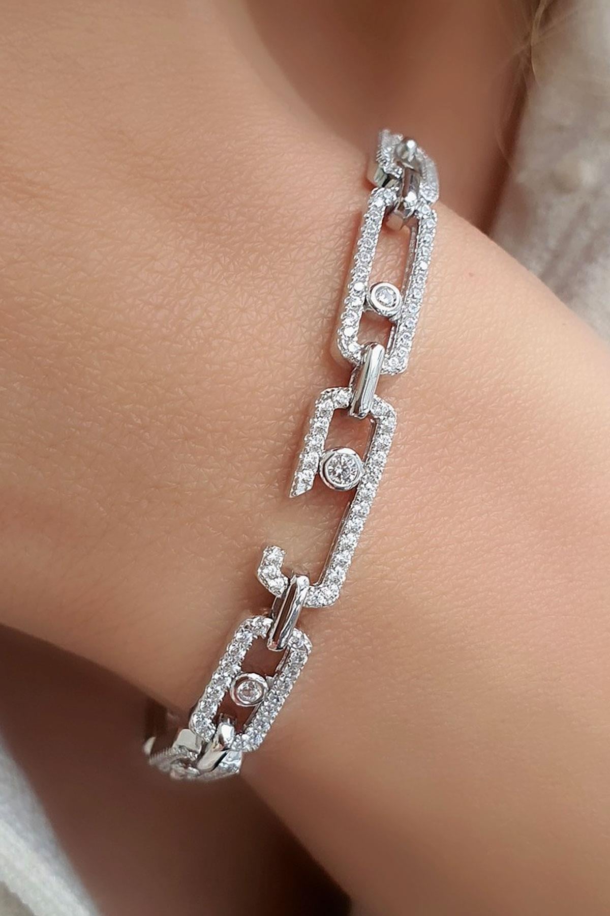 Pırlanta Parlaklığında Zirkon Taşlı 925ayar Gümüş İtalyan Taşları Hareketli Exclusive Bileklik Özel Seri