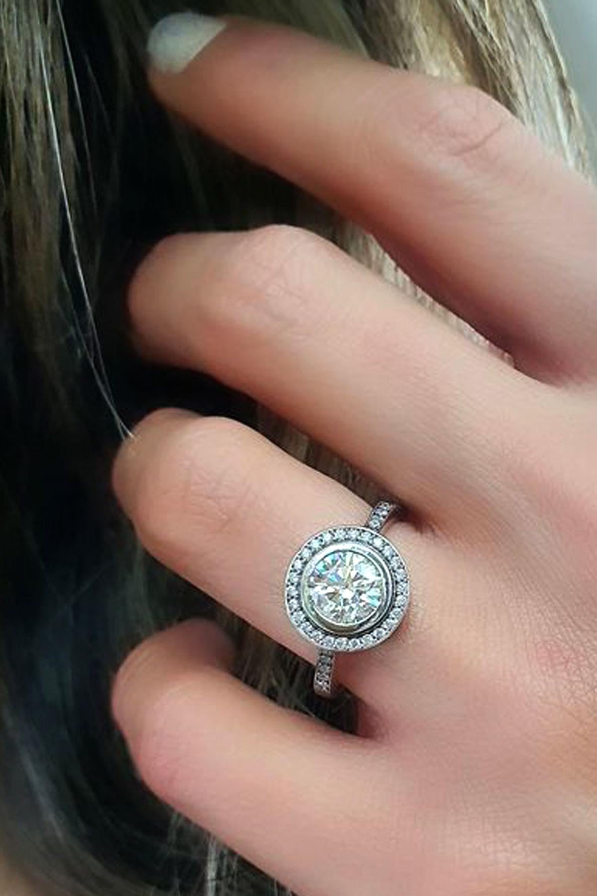 Sky Diamond Taşlı 925ayar Gümüş Üzerine Beyaz Altın Kaplama Tek Taş Yüzük