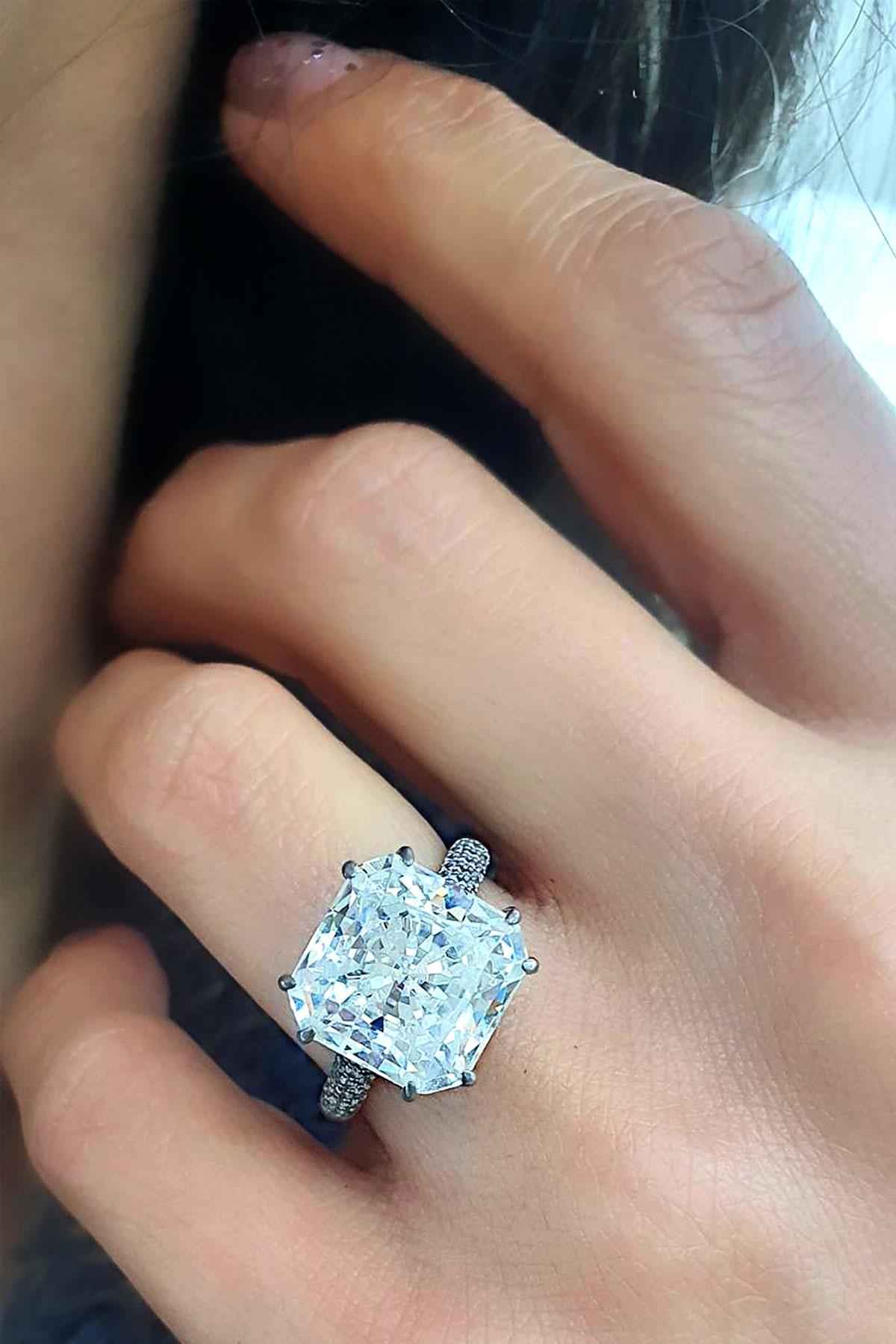 Sky Diamond  Taşlı 925ayar gümüş üzerine beyaz altın kaplama baget tek taş  yüzük