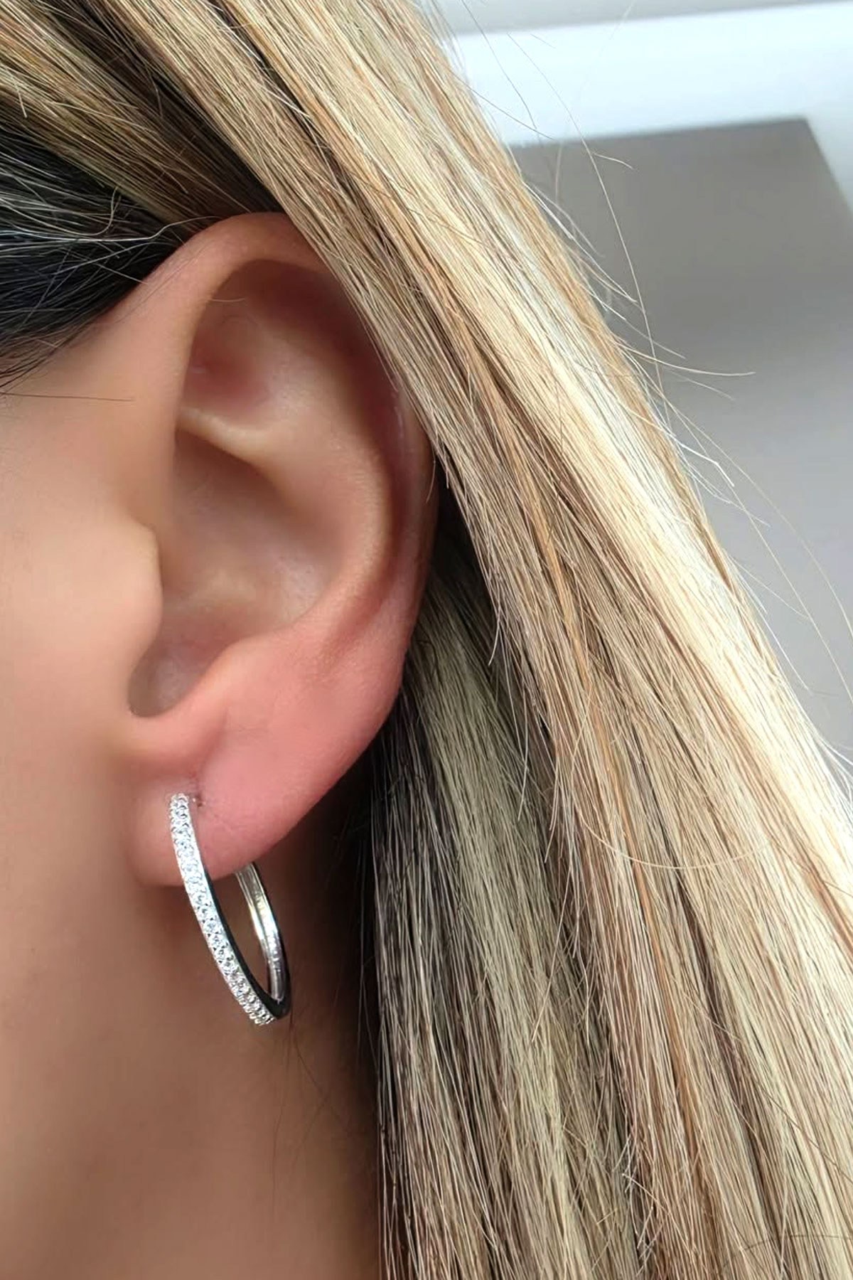 Zirkon Taş Detaylı 925 ayar Gümüş İtalyan Tasarımı küpe çap 2.3cm
