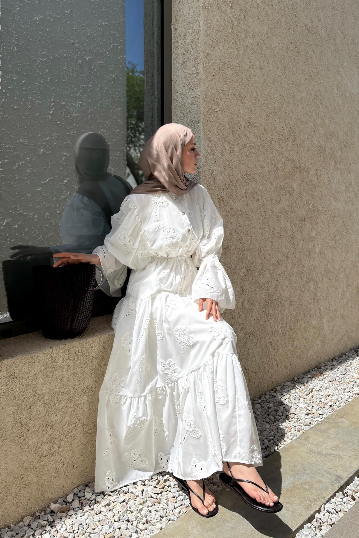 Beyaz Lori Elbise 