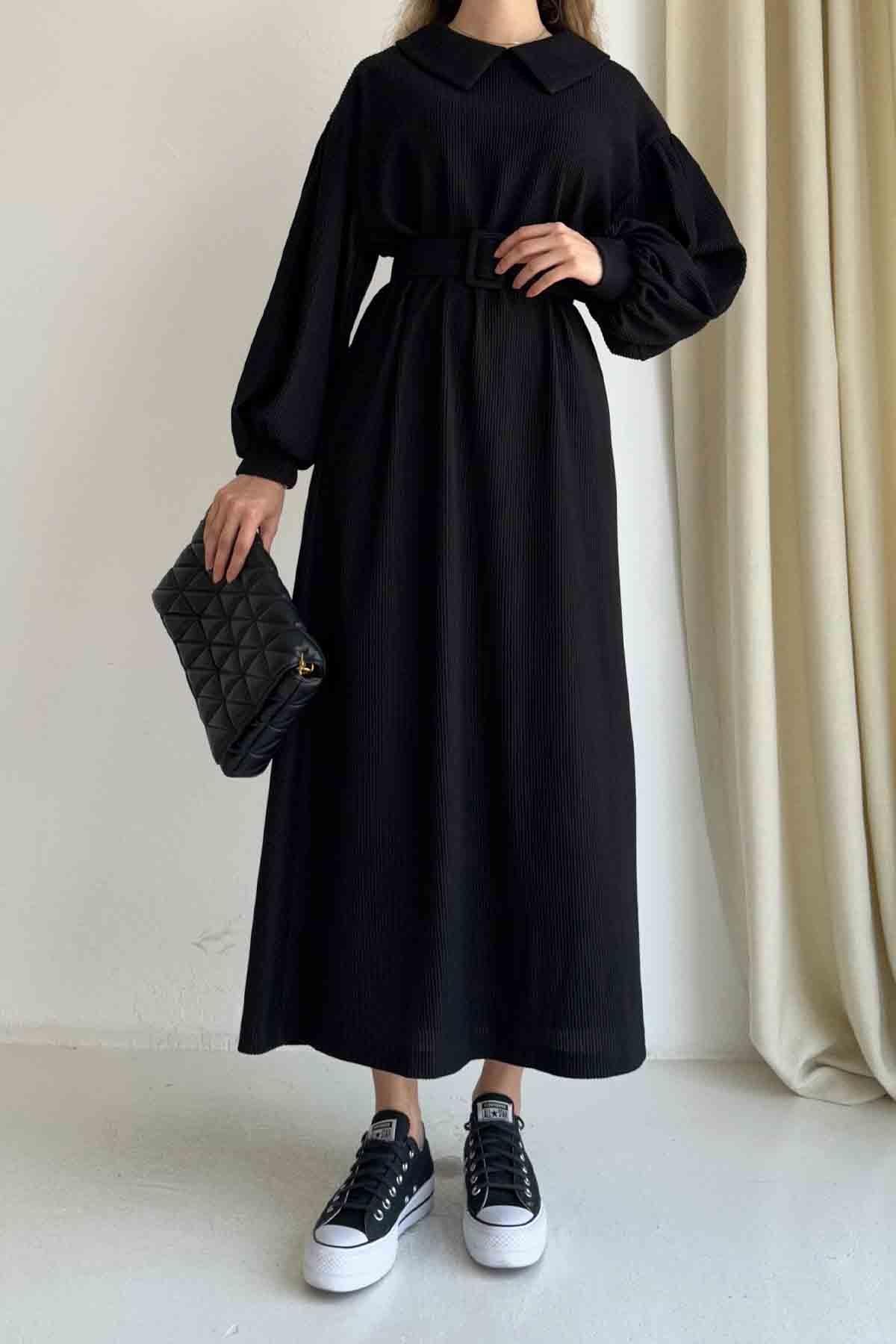 Siyah Yakalı Beli Kemerli