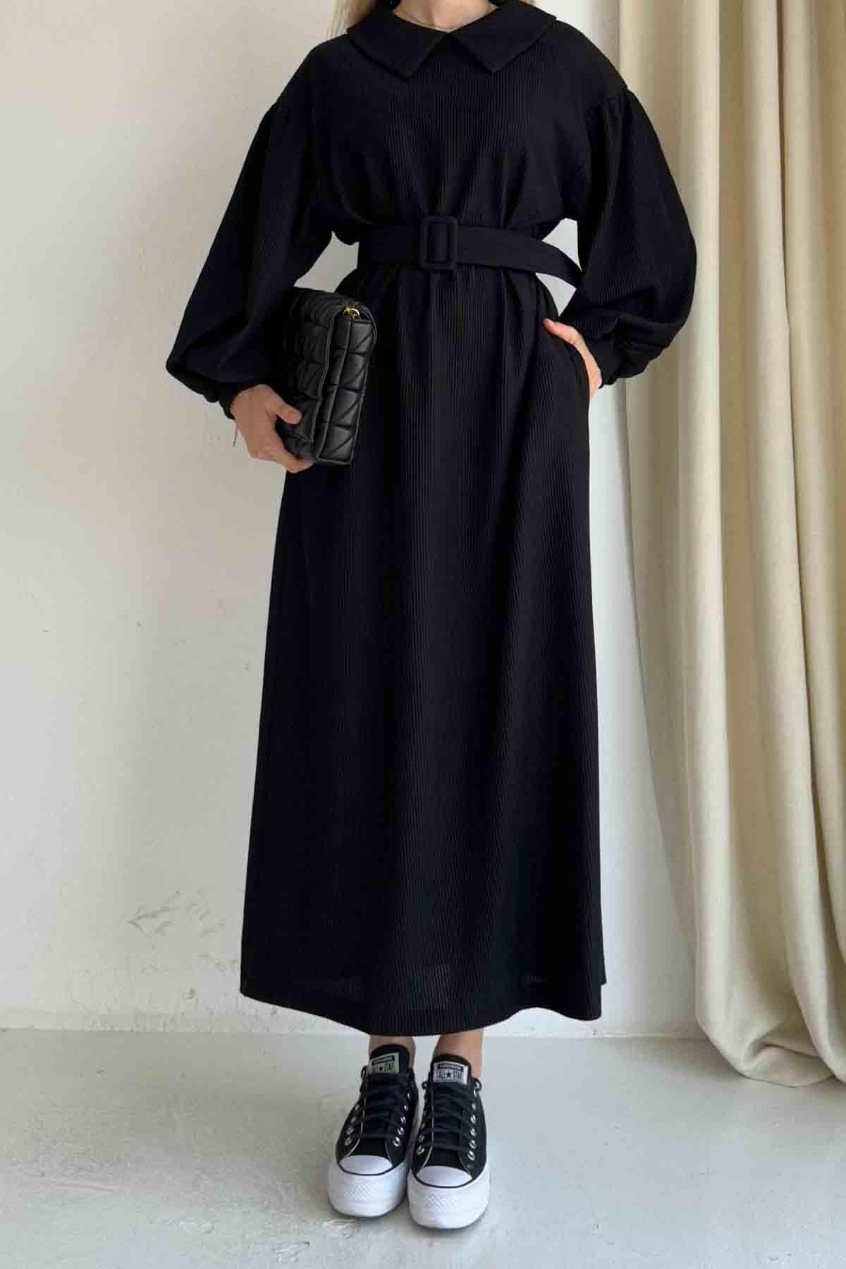 Siyah Yakalı Beli Kemerli