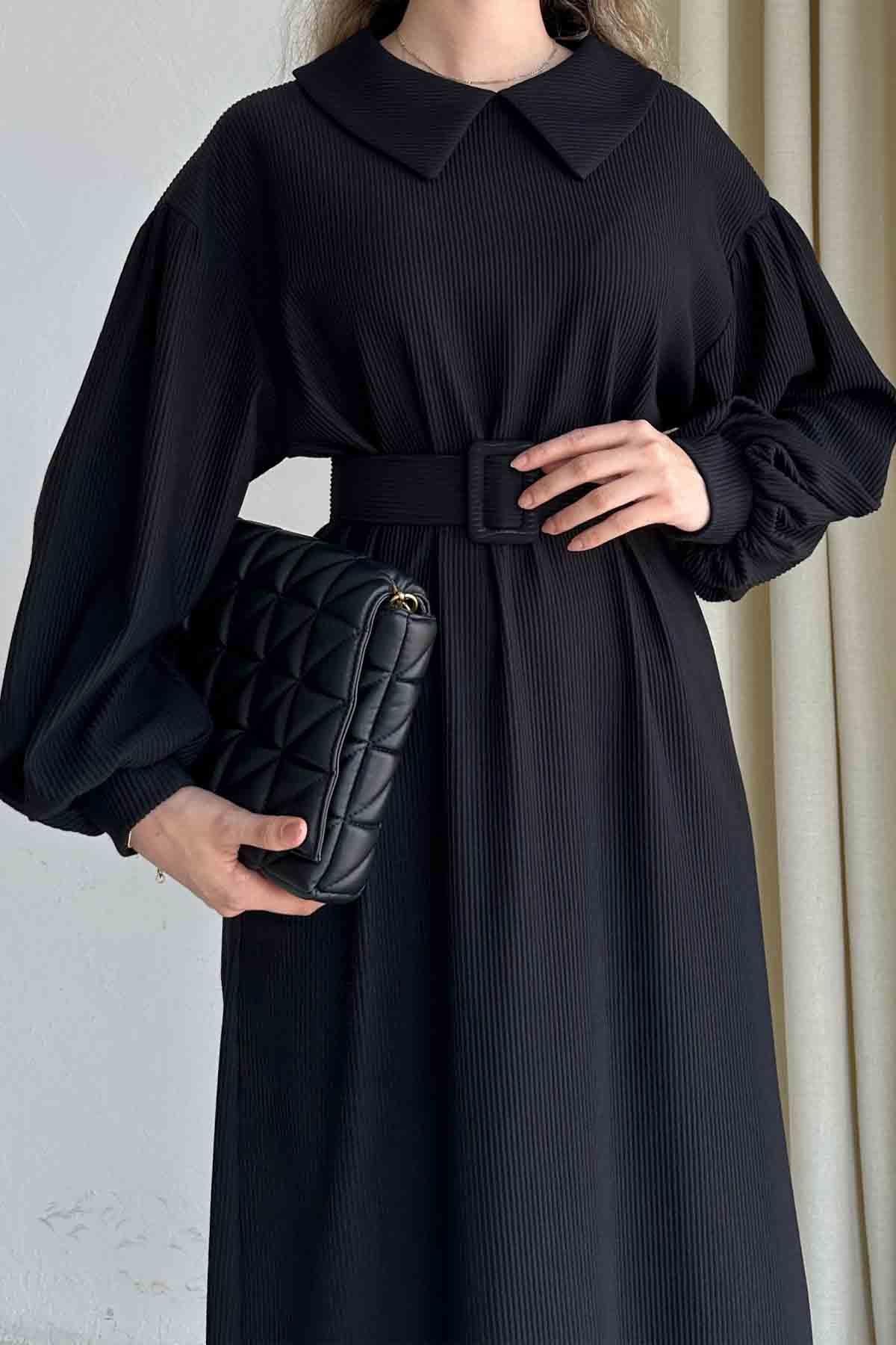 Siyah Yakalı Beli Kemerli