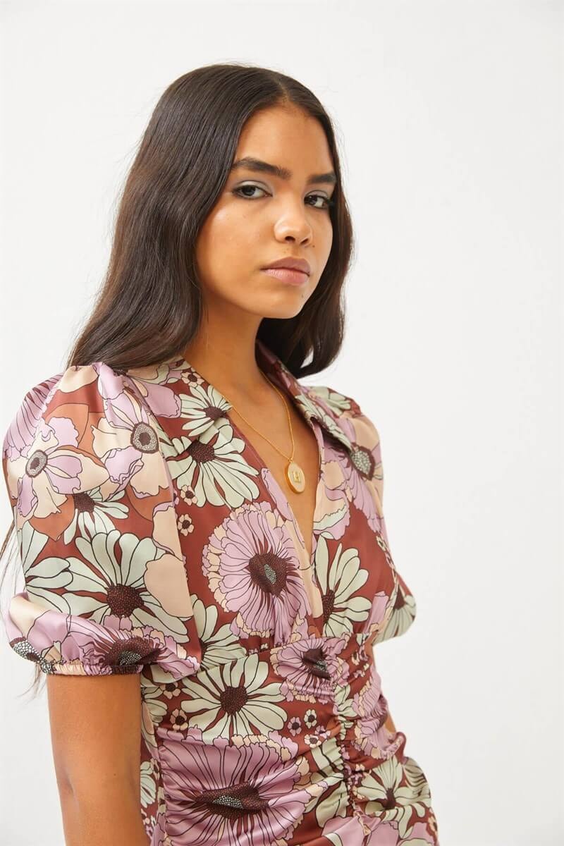 Kahverengi Drape Detaylı Floral Desen Midi ElbiseST060S40123001