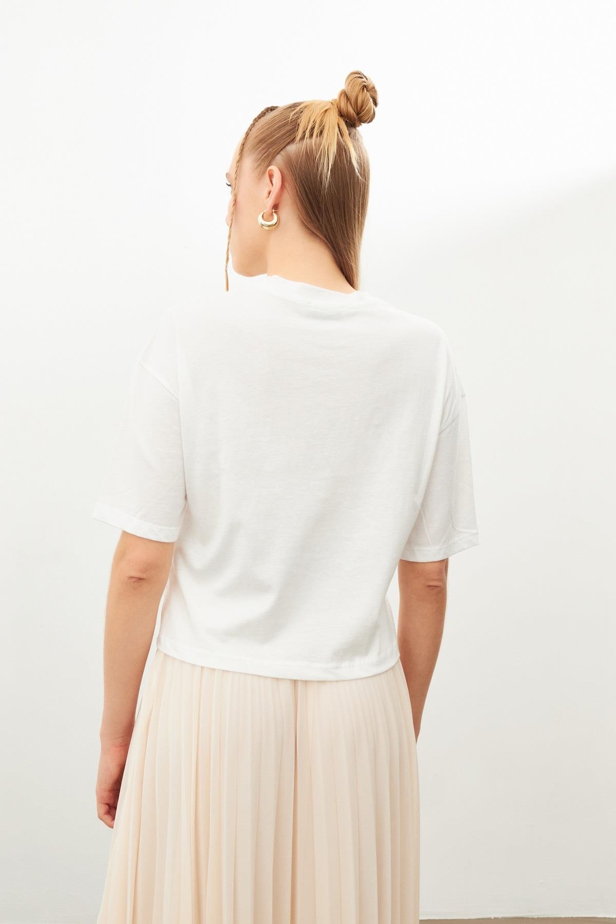 Ekru Basic Bisiklet Yaka Baskılı T-Shirt Kadın T-Shirt modelleri